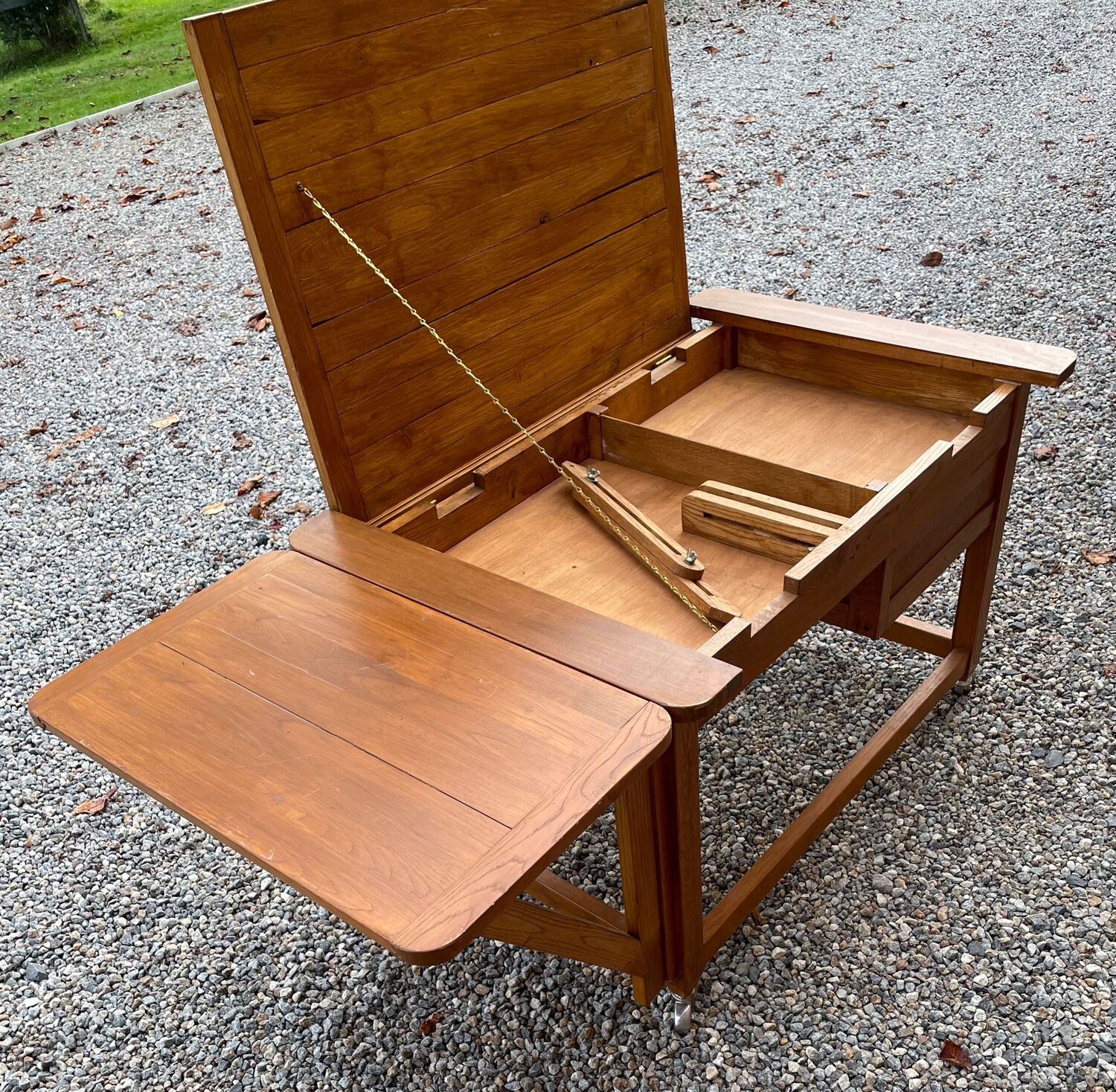 Extendable wooden desk with drawer