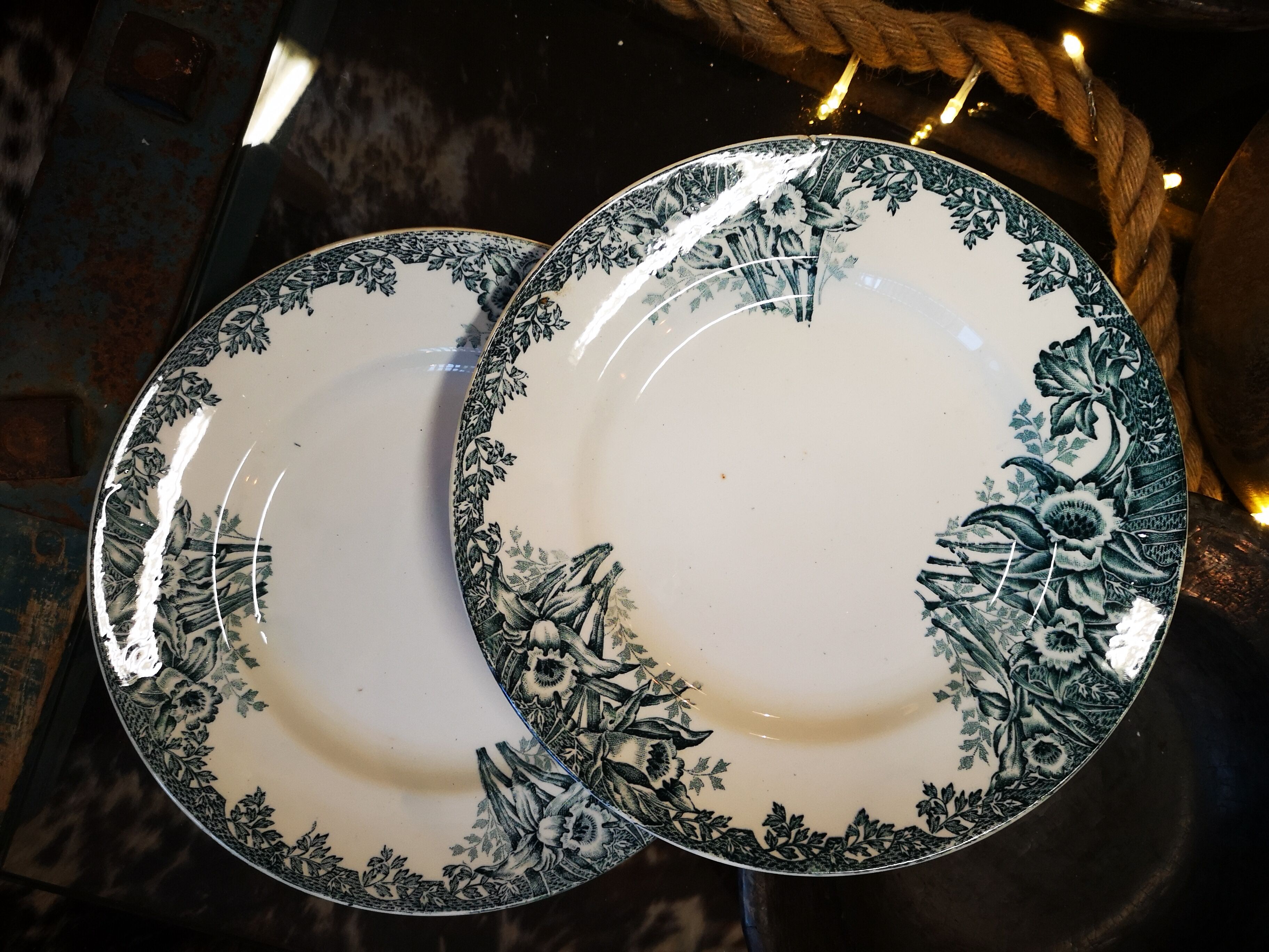 16 plates made of ancient earthenware