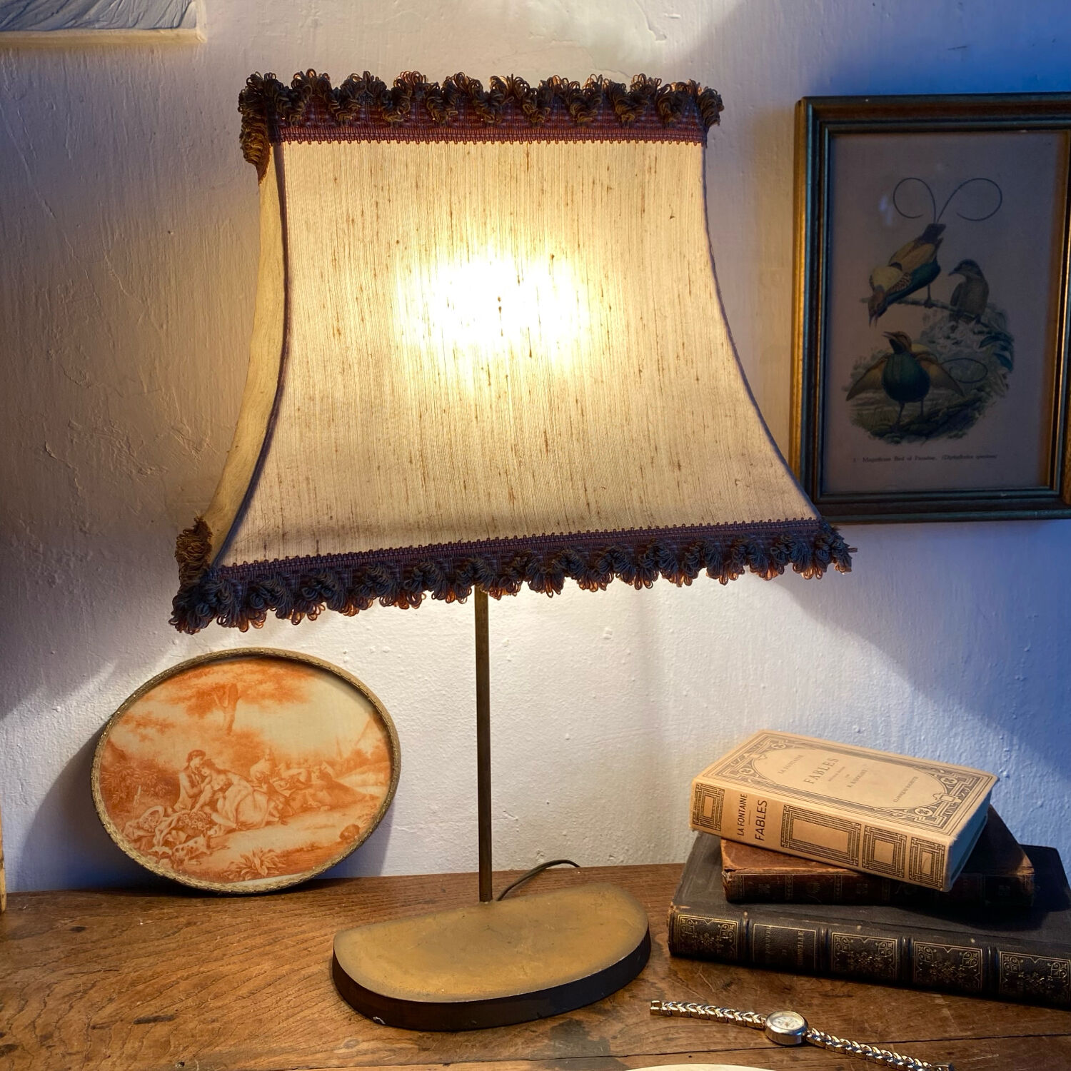 Retro lamp with pagoda lampshade