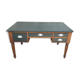 Minister's desk