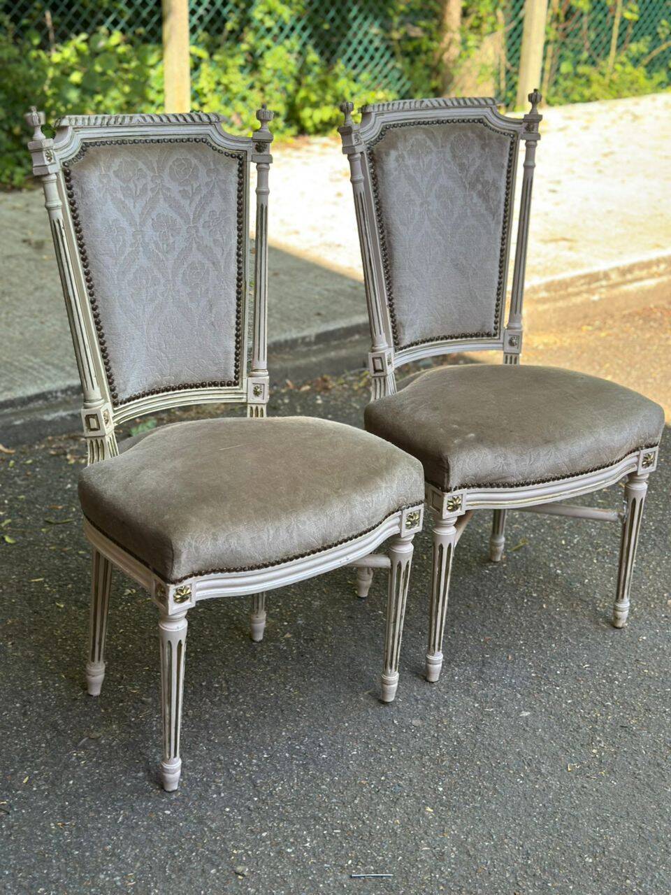 2 chaises Louis XVI médaillon carré du XIXème siècle