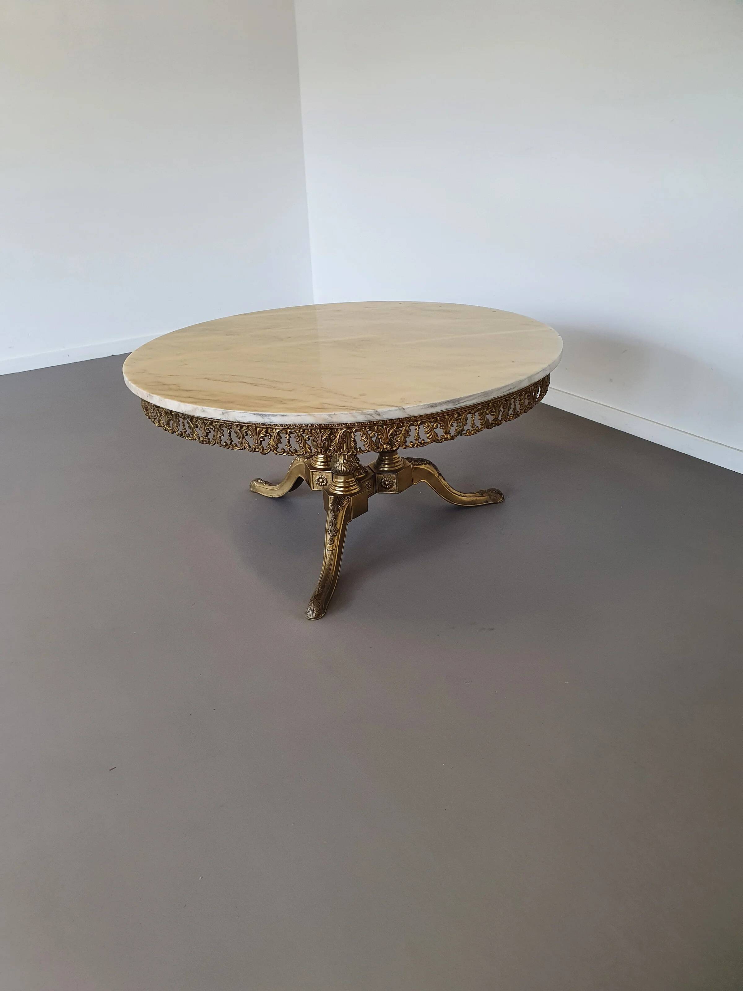 1960s marble coffee table. Marble top / fire-gilded base with many details