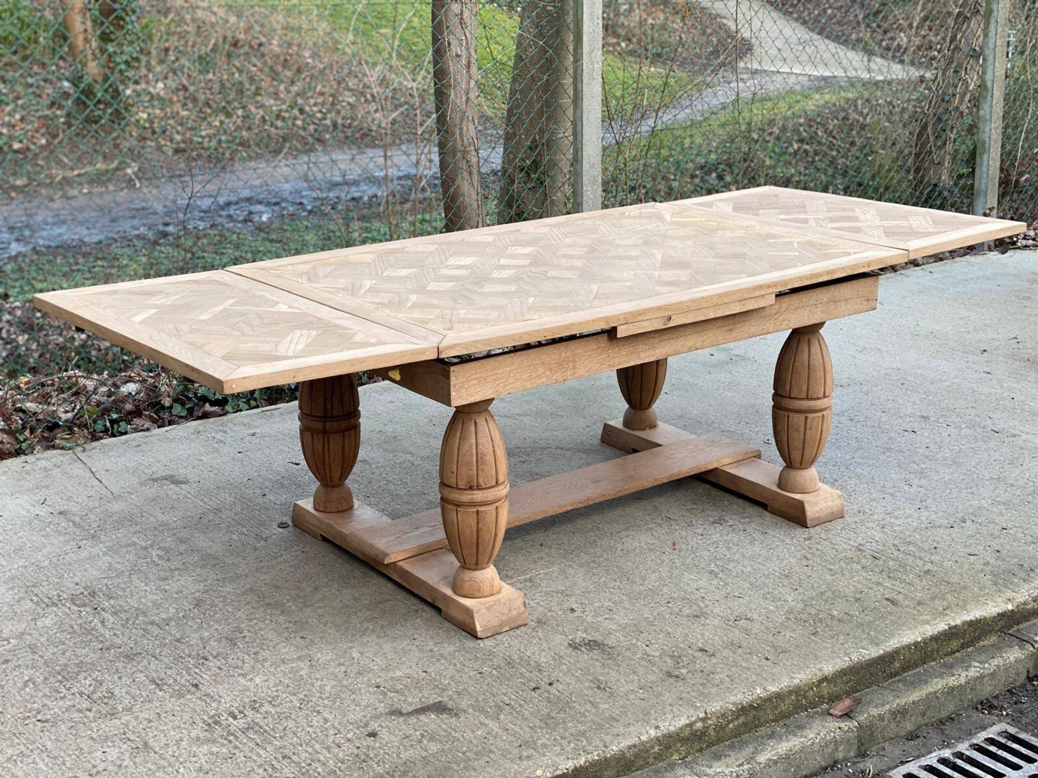 Table de monastère art déco extensible rénovée en chêne brut 250cm