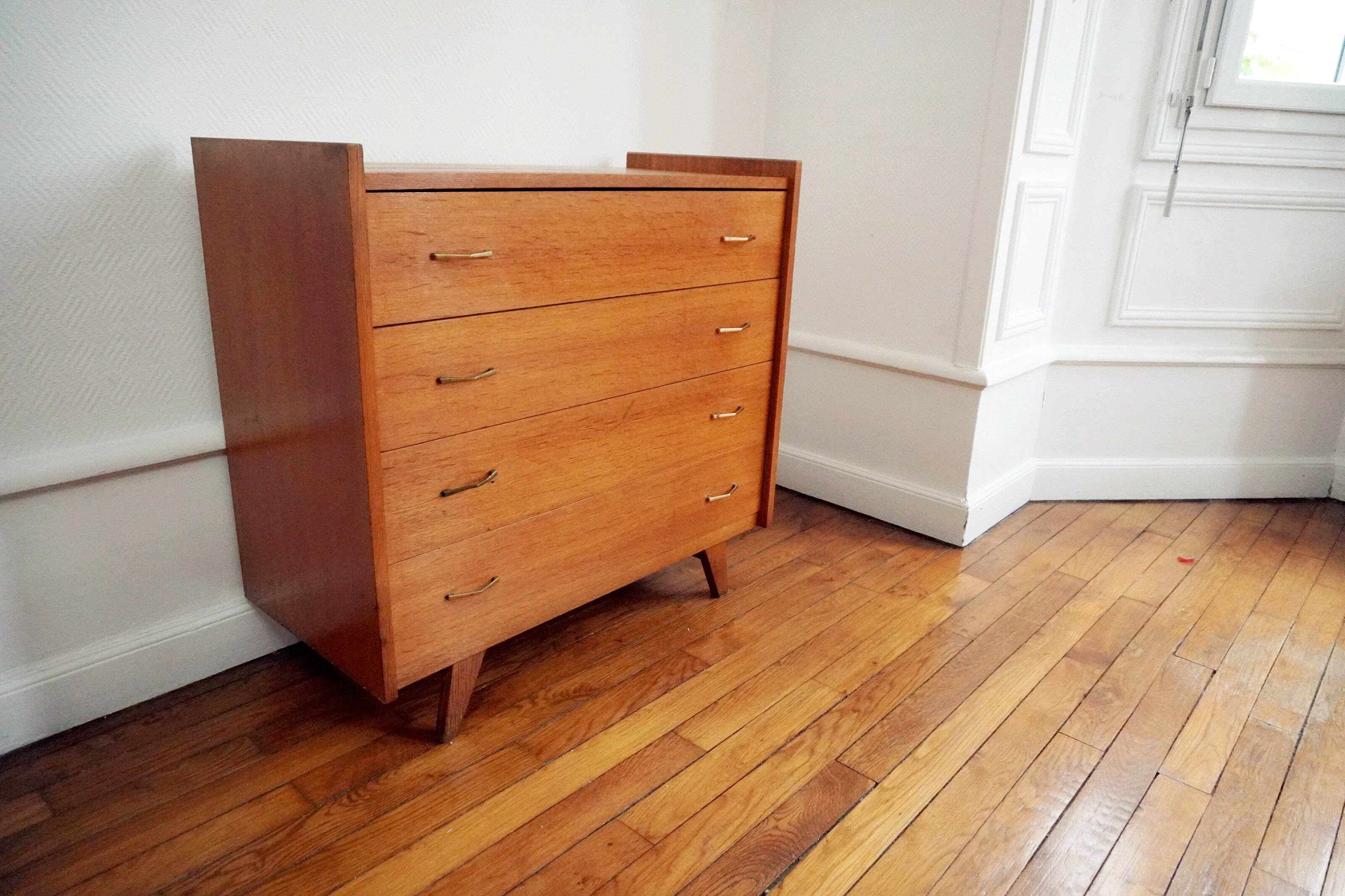 Commodity vintage feet compass