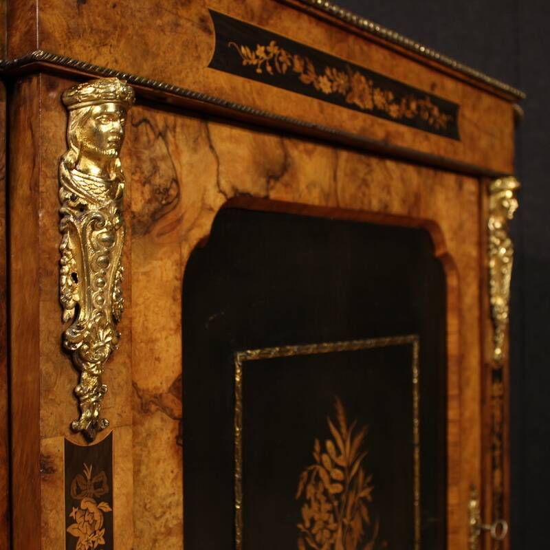 Buffet anglais en marqueterie, 20e siècle