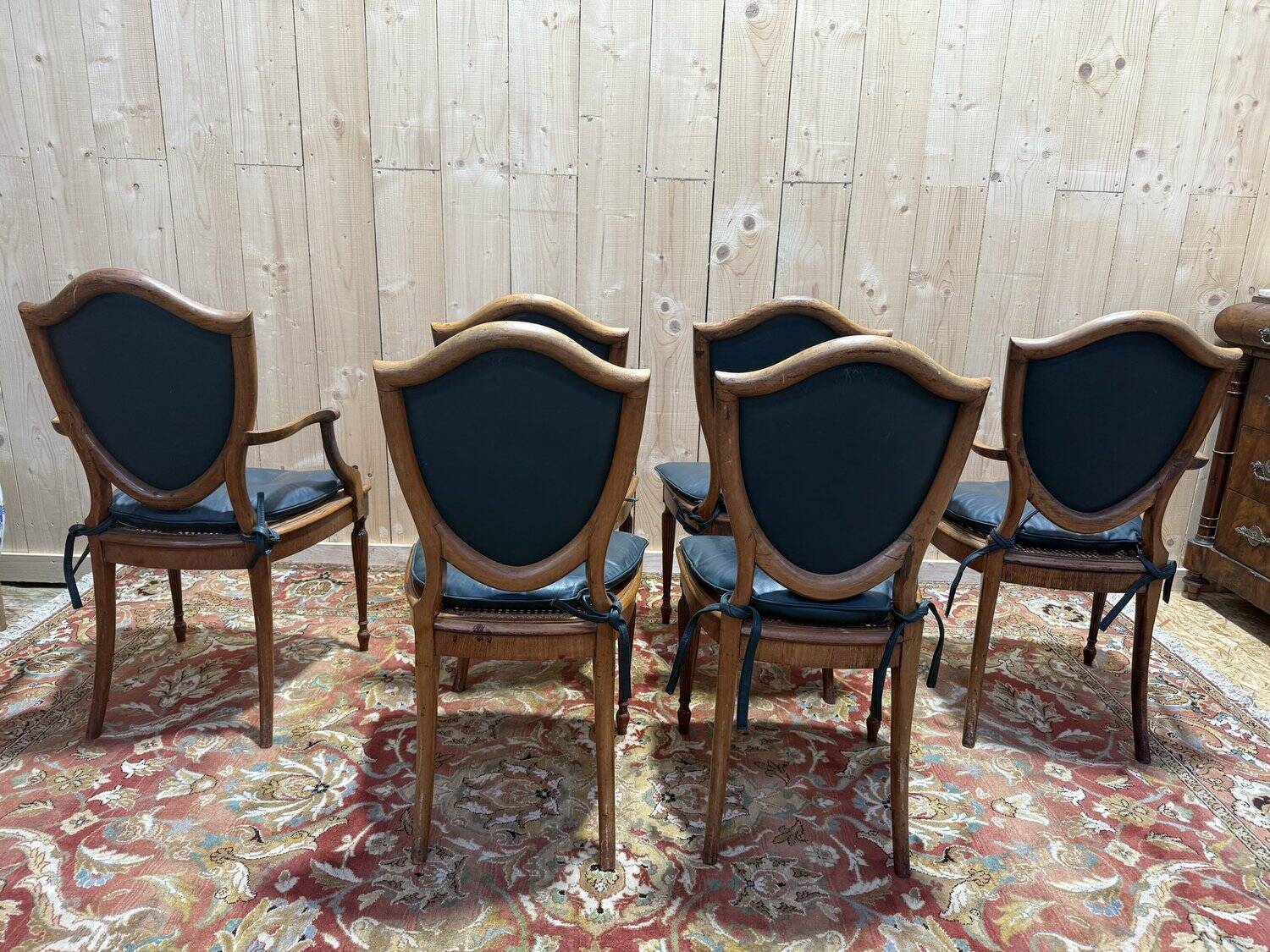 Set of 4 chairs and 2 English armchairs.