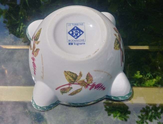 Porcelain mortar complete with its pestle of the brand Le Terrine Botaniche de TOGNANA