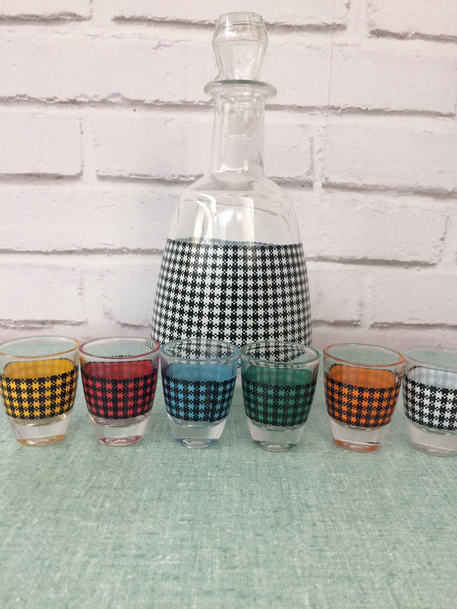 Carafe pied de poule et ses 6 verres assortis