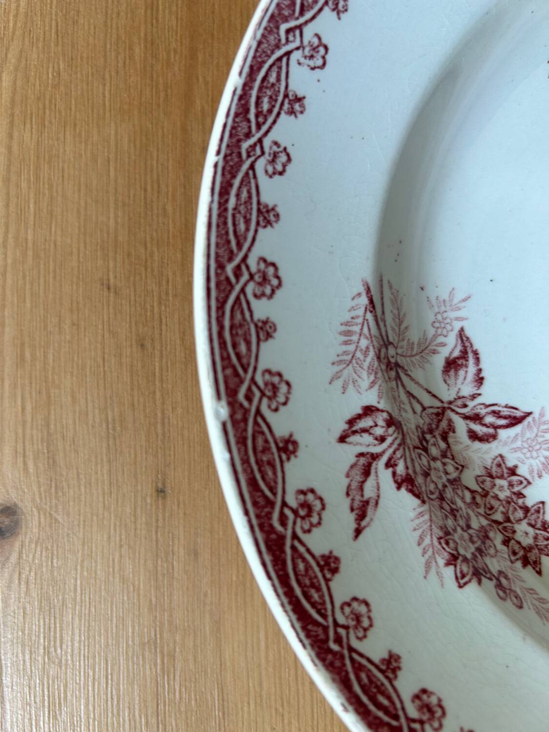 Série dépareillée de 4 assiettes creuses « Terre de Fer »