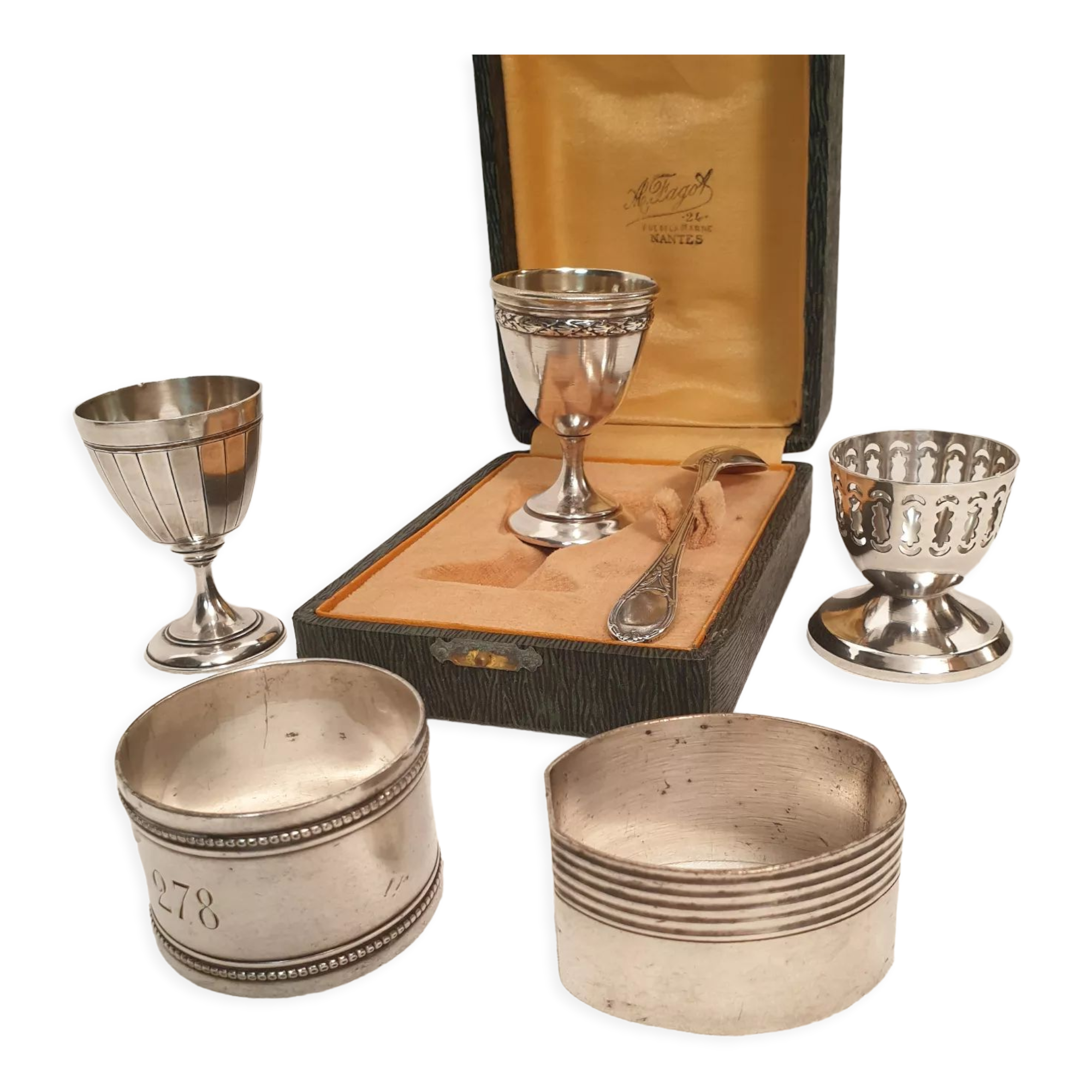 3 shells and 2 silver metal napkin rings