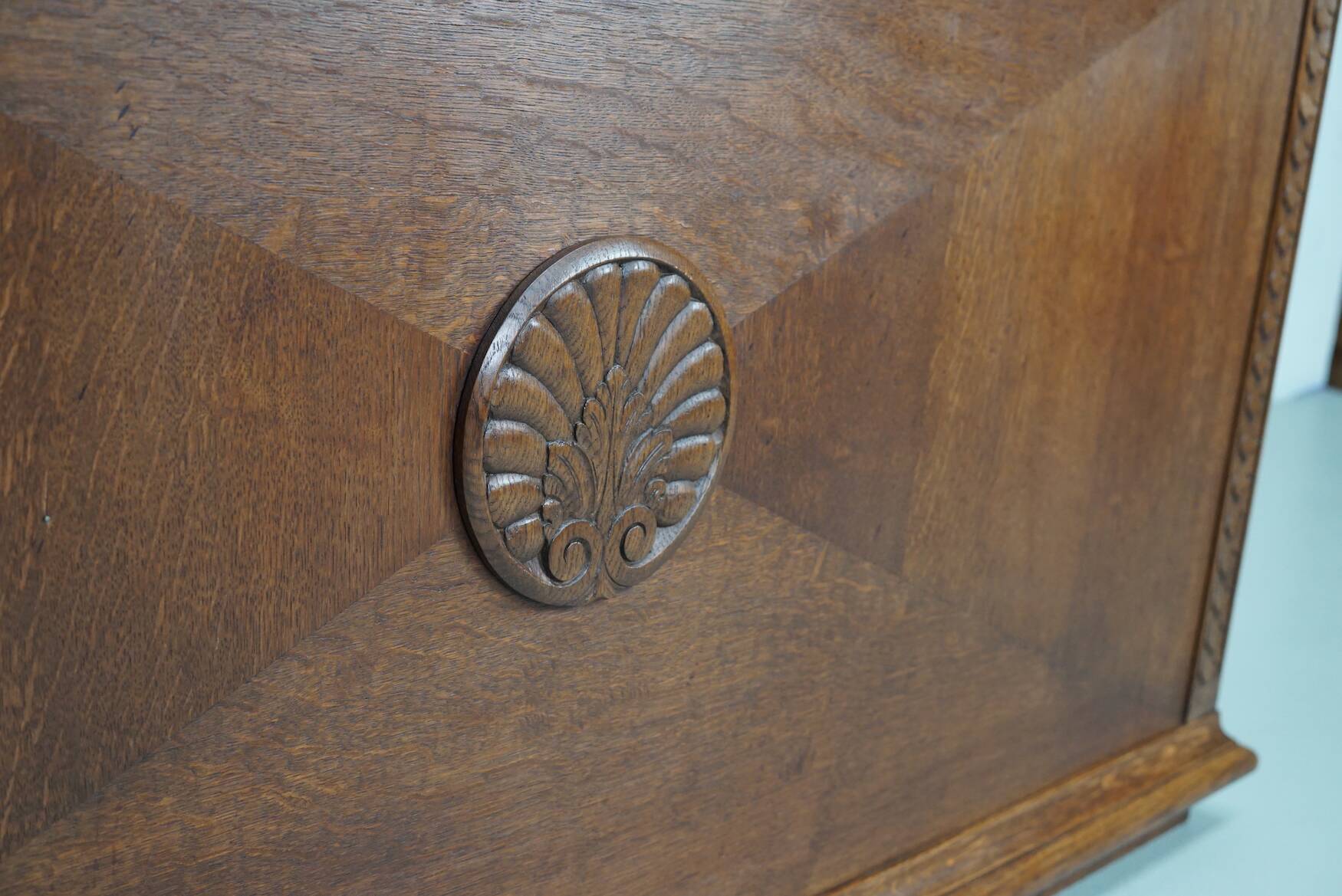 Bureau / Comptoir de Magasin Antique Art Nouveau en Chêne Sculpté, Pays-Bas, Début du 20ème Siècle