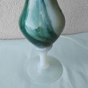 Pedestal vase in opaline