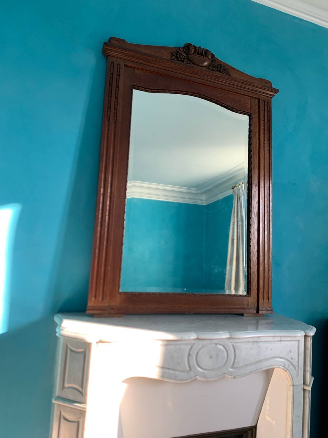 Antique carved solid wood buffet mirror, late 19th century.