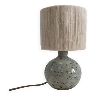 Petite lampe en grès pyrité et son abat-jour en laine