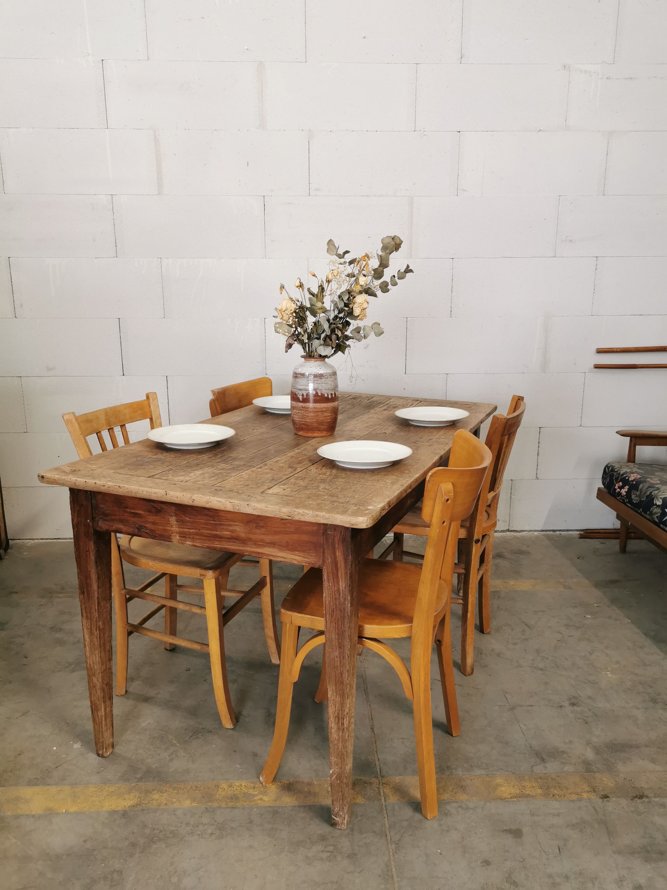 Farm table 4 to 6 people