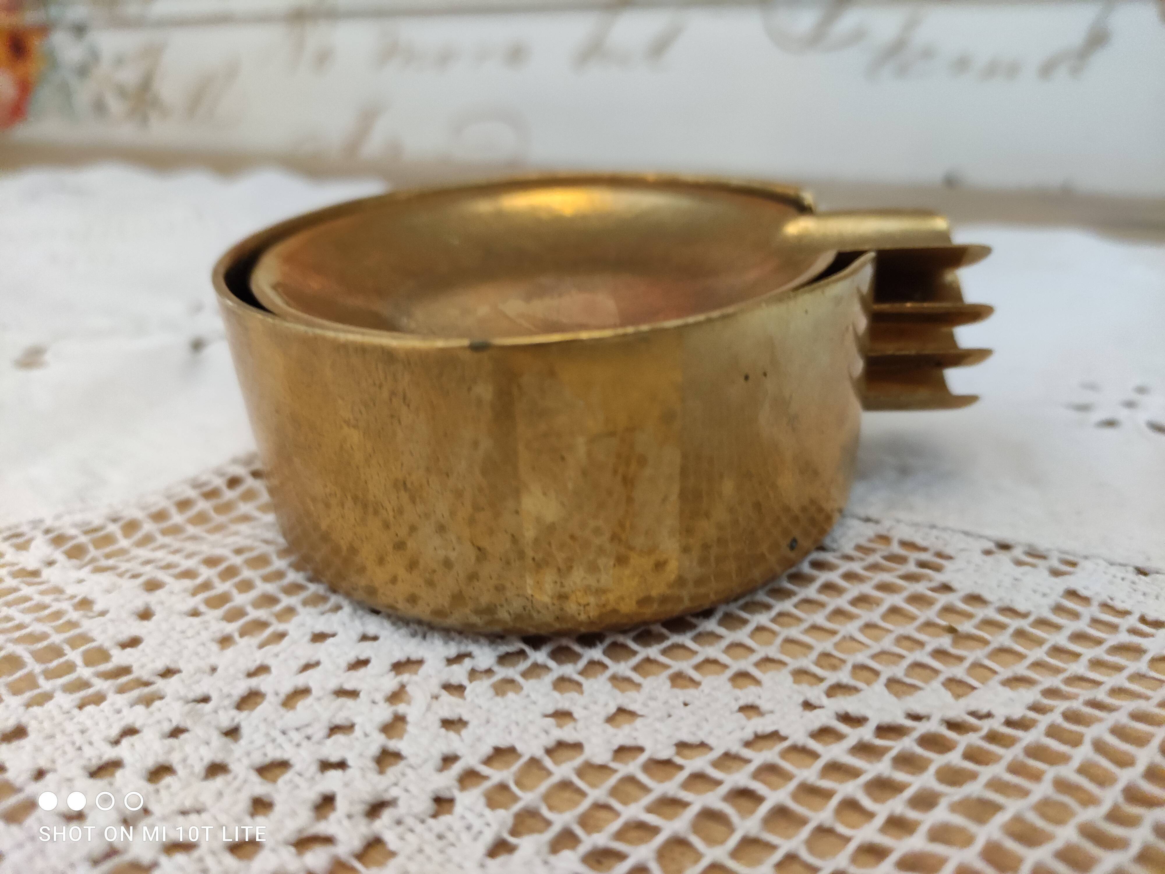 Set 5 pieces of 4 individual ashtrays in old brass