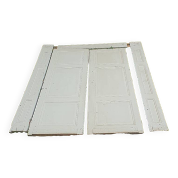 Paire de portes et so encadrement