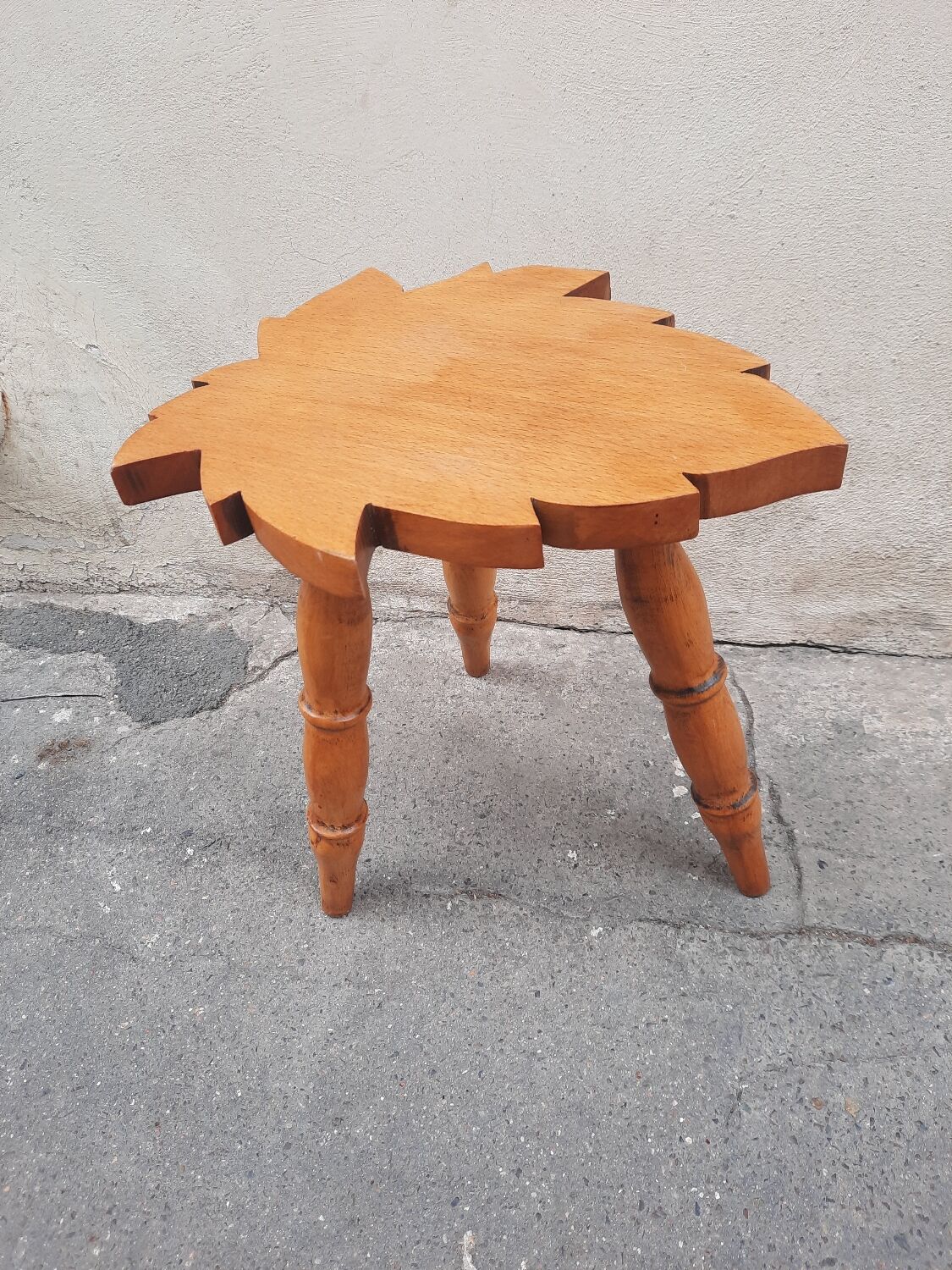 Tripod stool