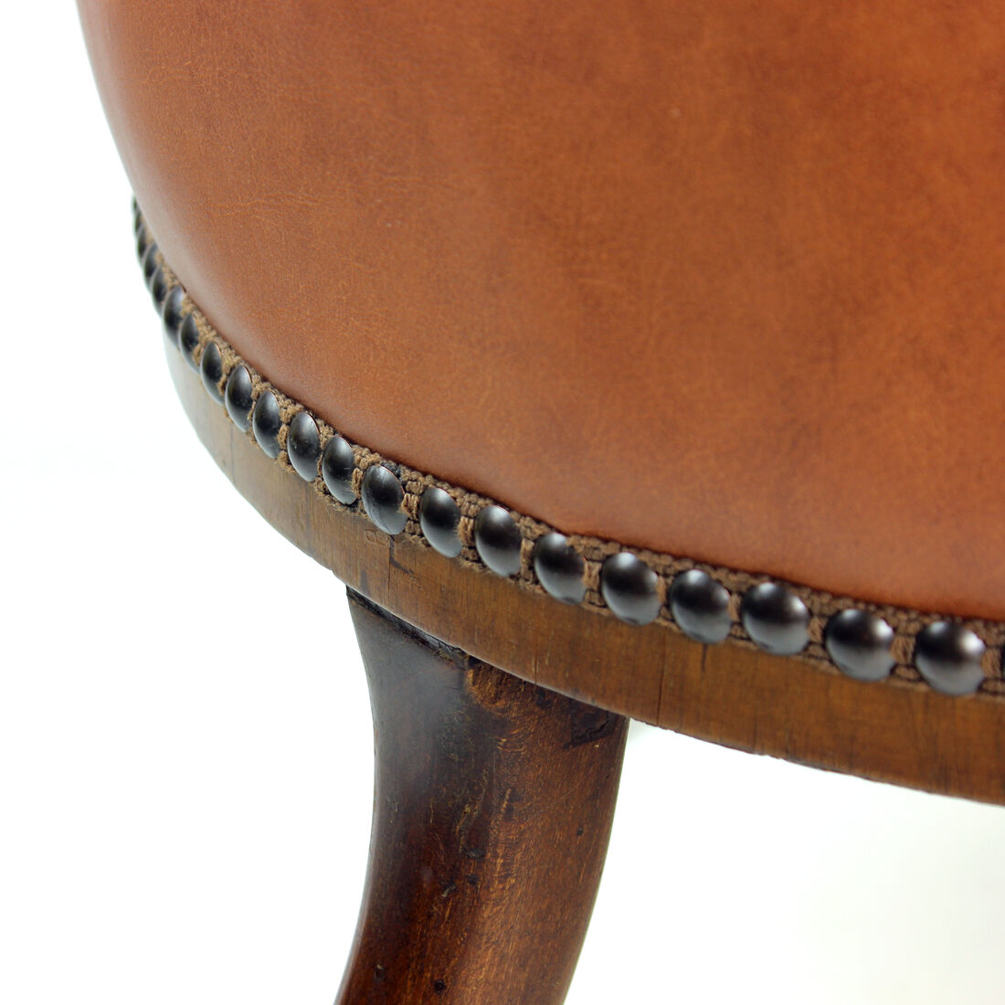 Fauteuil en cuir et noyer cognac, Tchécoslovaquie années 1940