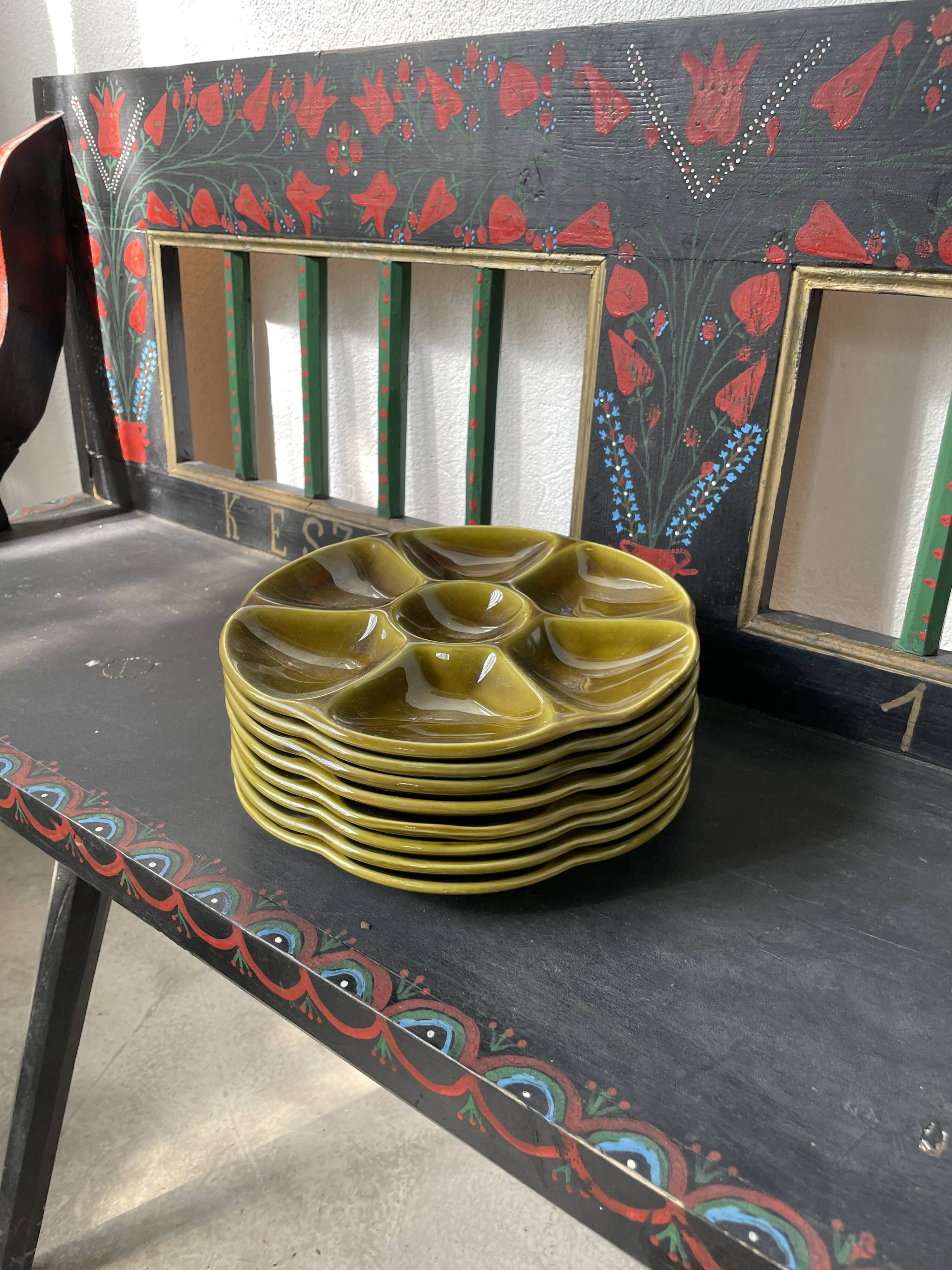 Set of 8 Gien oyster plates