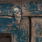 Ancien vaisselier en teck birman patine bleue-blanche d'origine