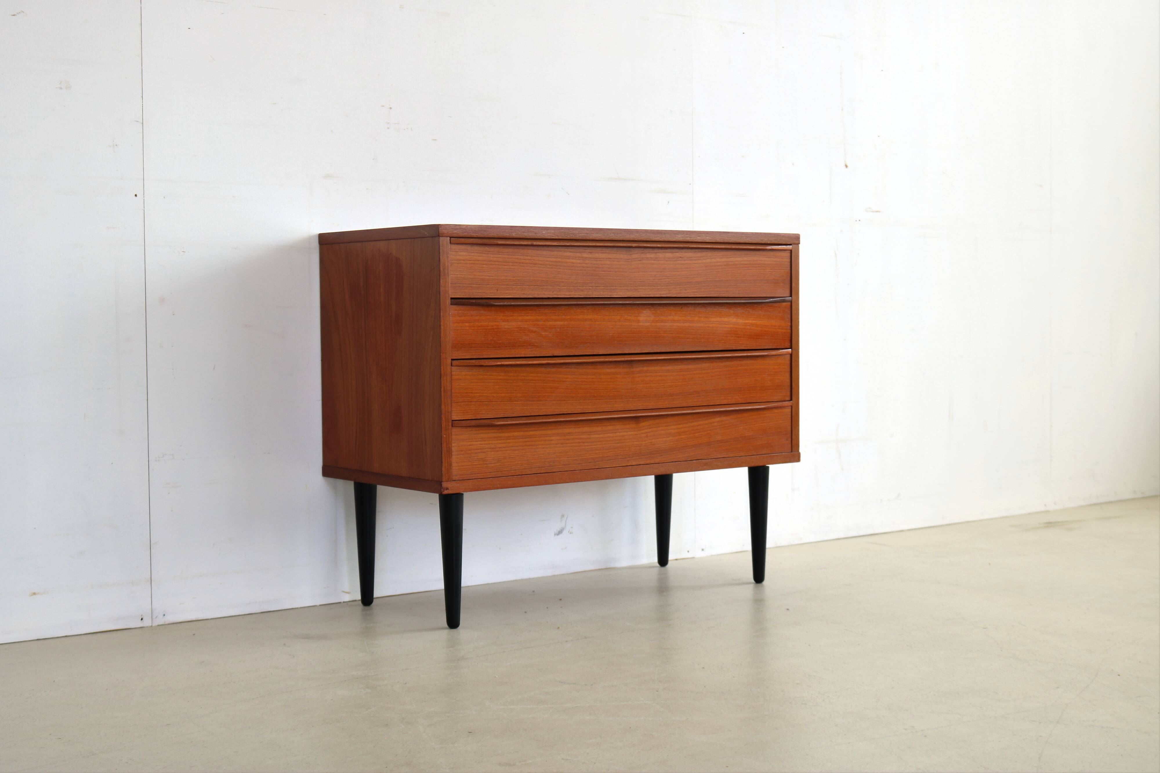 Commode en teck vintage