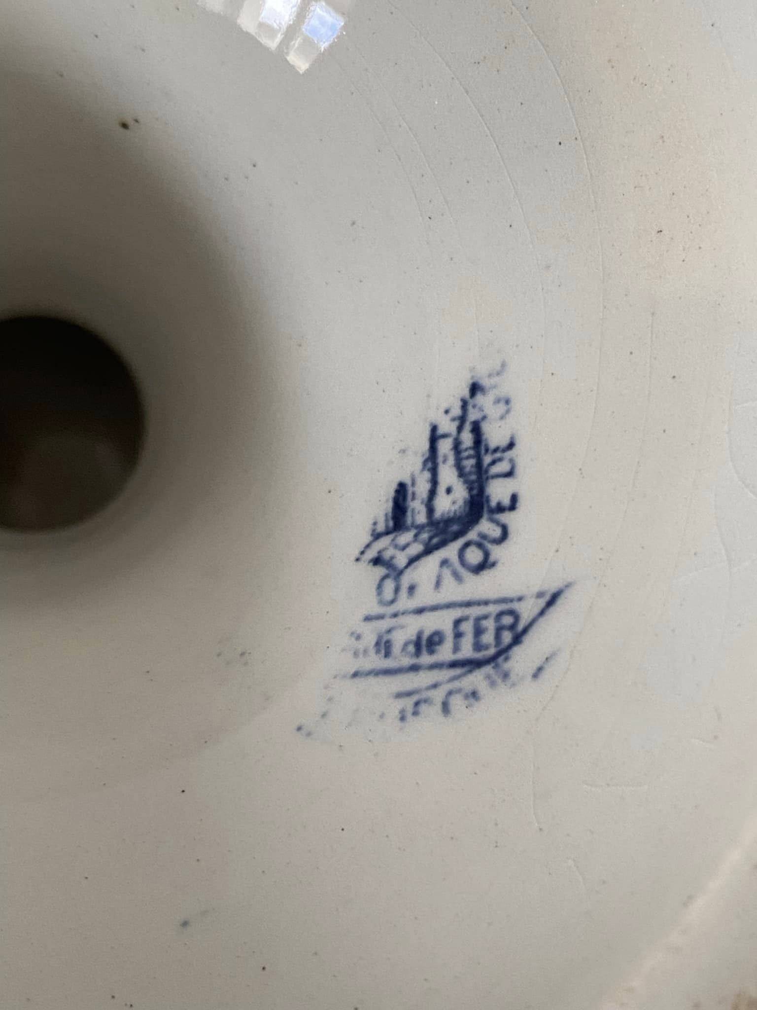 Ancien compotier en porcelaine opaque de Gien Terre de Fer, Modèle Étrusque