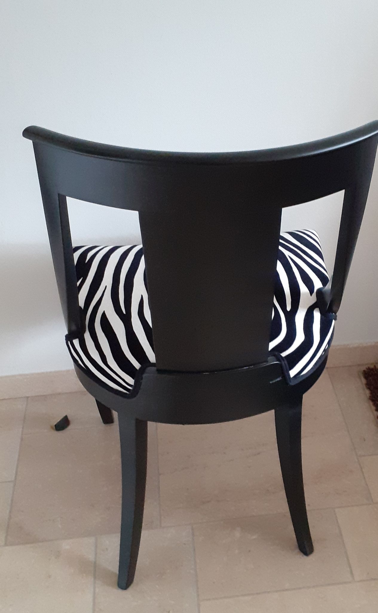 Empire-style gondola chair