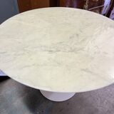 Table ronde marbre d’Ereo Saarinen édition Knoll