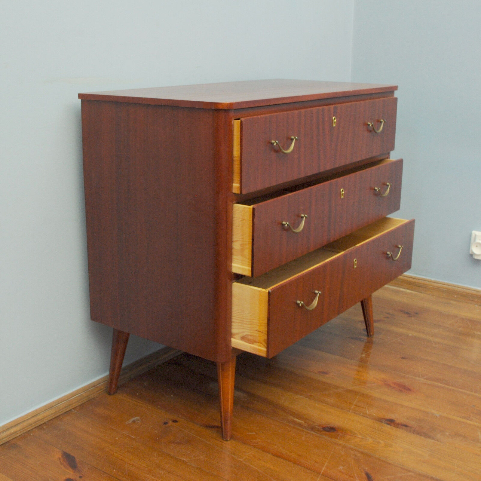 Commode en bois vintage