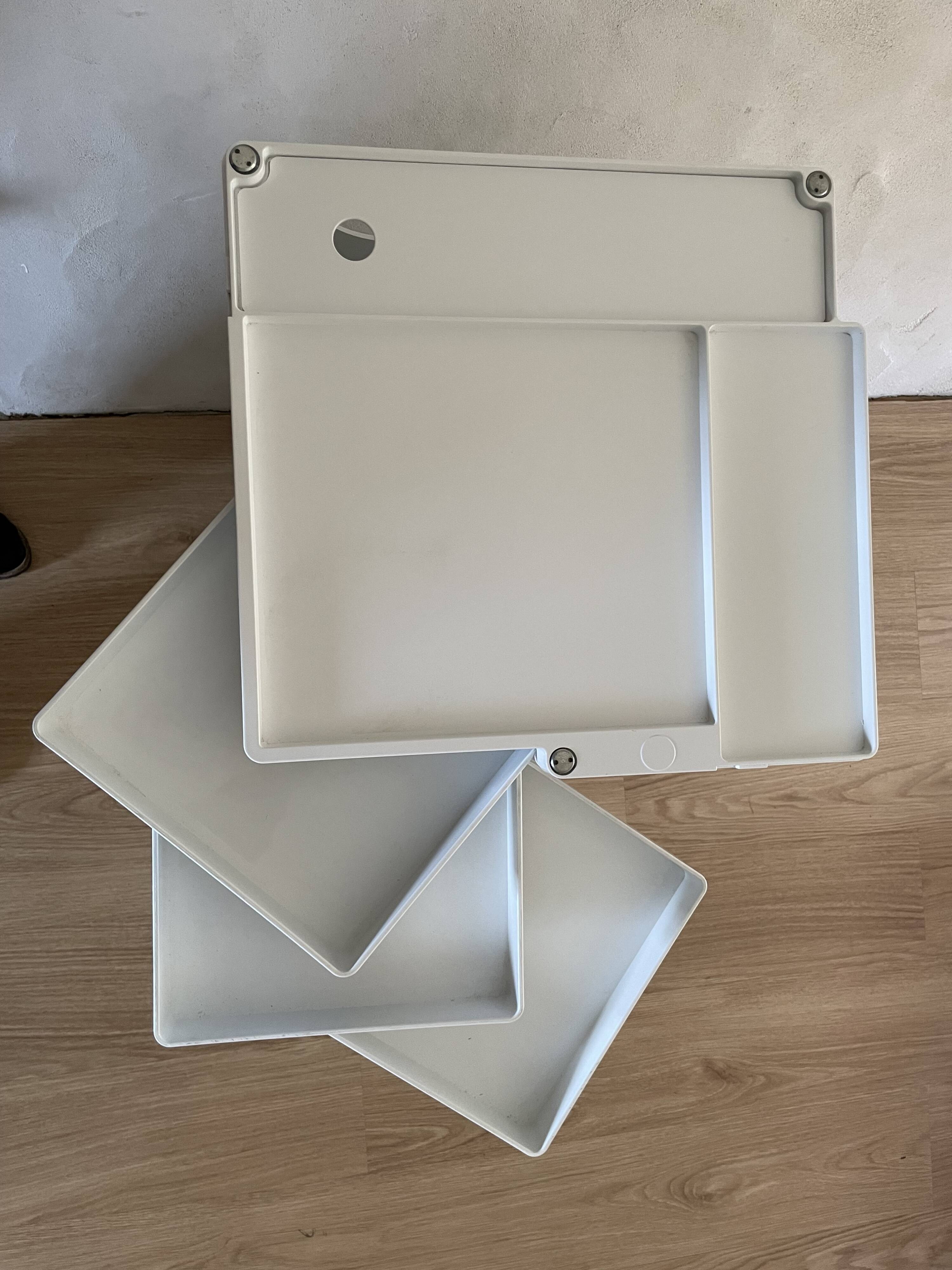 BOBY DESSERT BY JOE COLOMBO