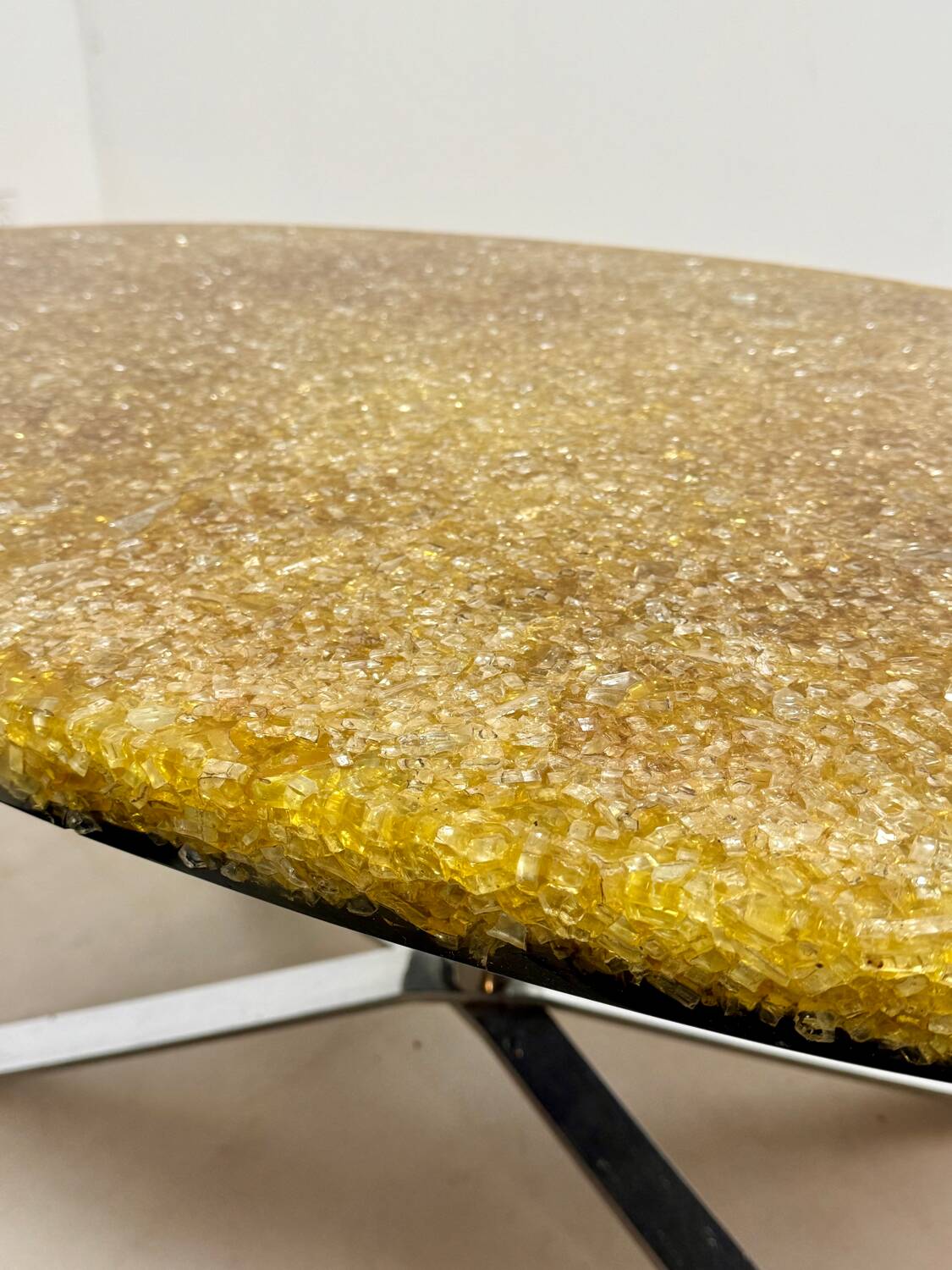 Table basse en résine par Pierre Giraudon