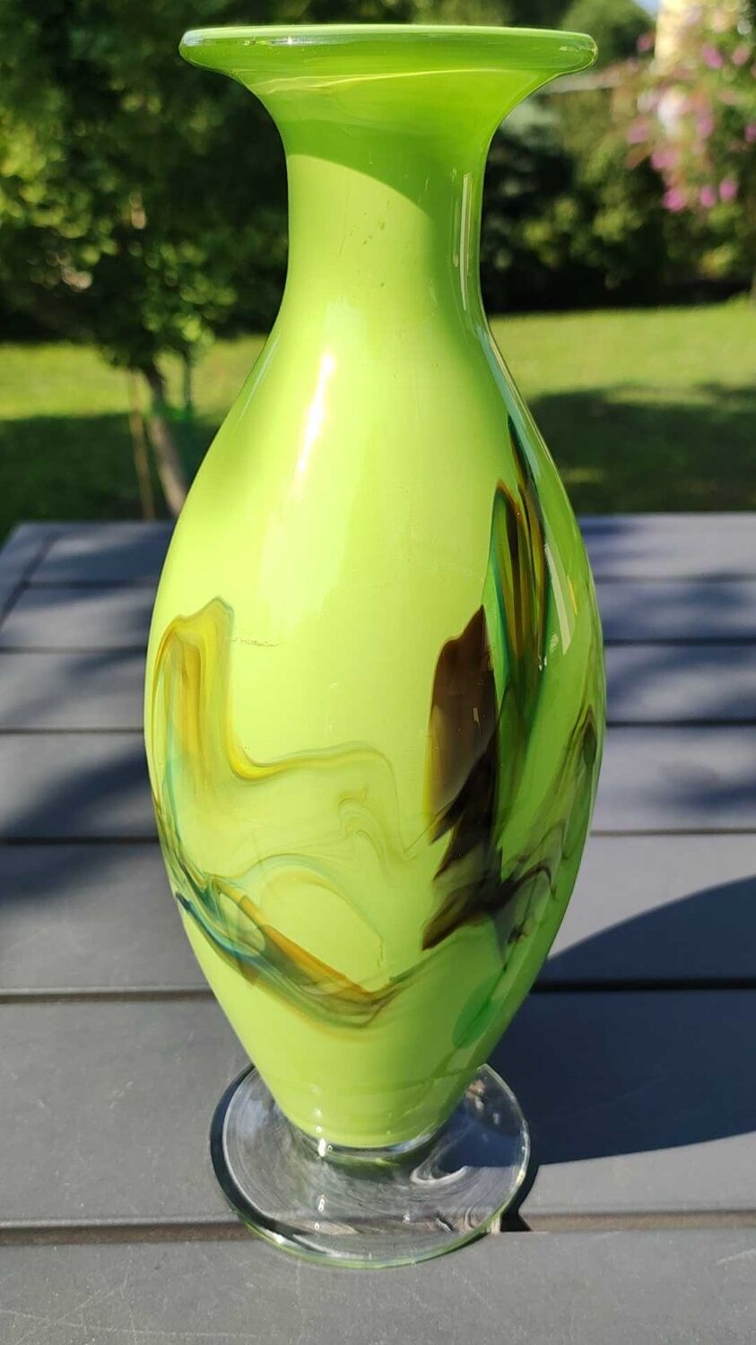 Dalian Glass & Co./Snowflakes vase in Murano style opown blown Art glass. Smoke scrolls. High 23.5 cm