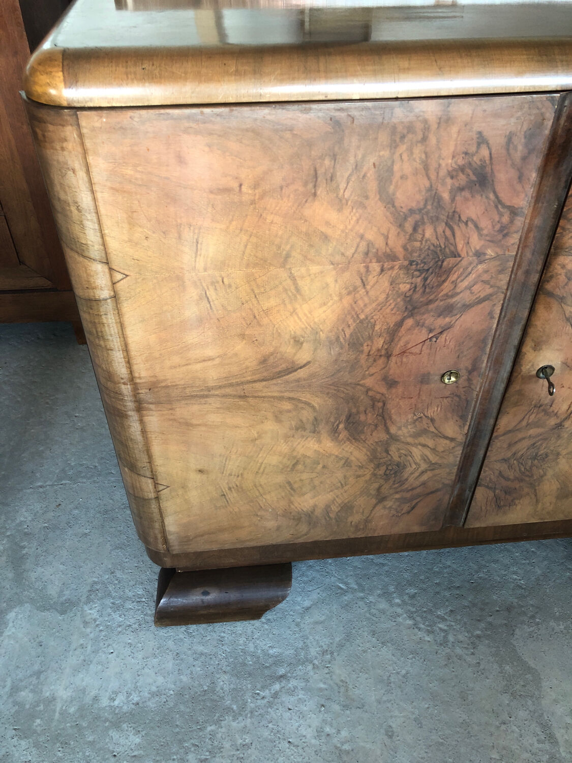 Art deco wooden chest of drawers from the 1940s