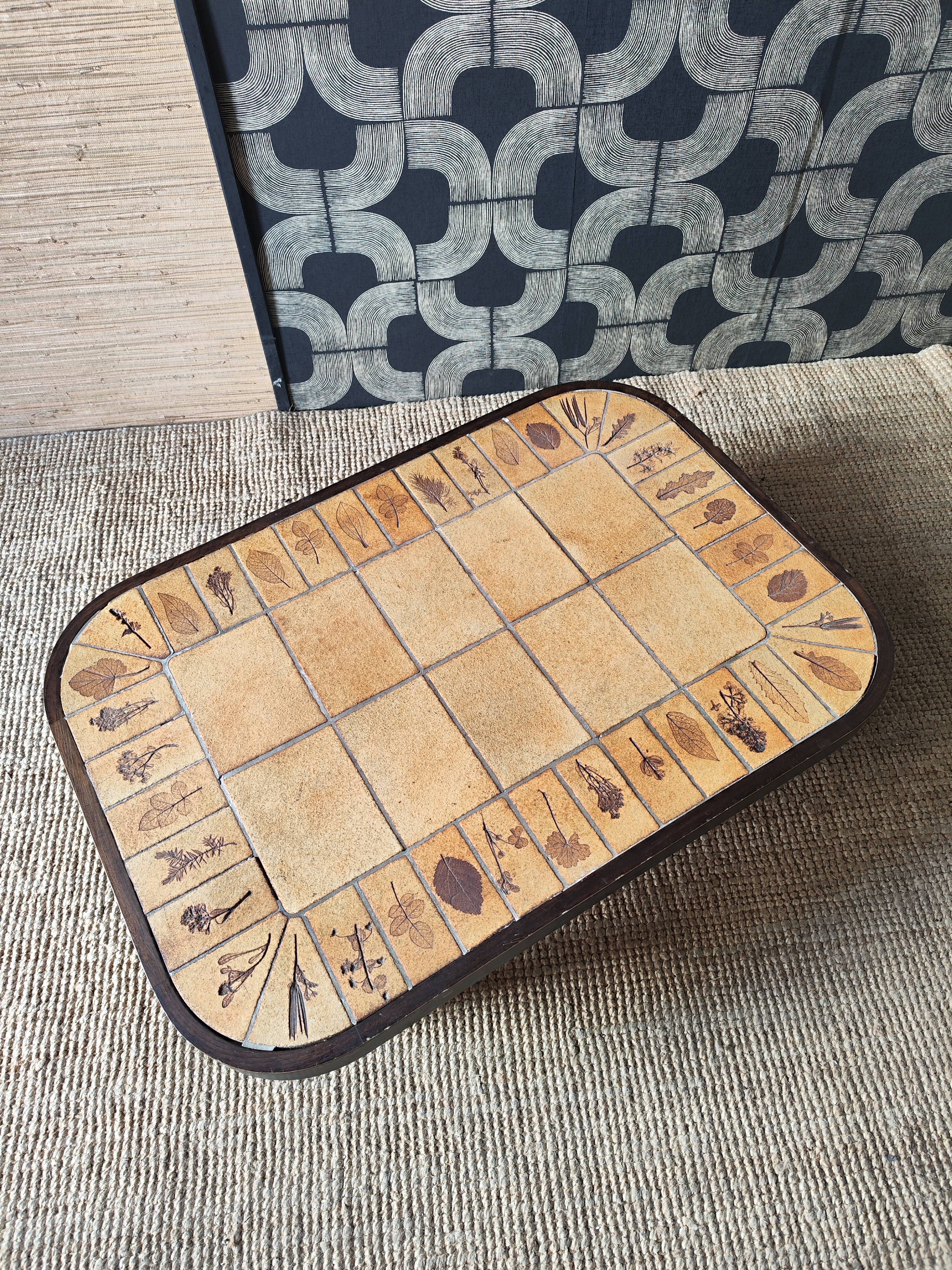 Ceramic herbarium coffee table