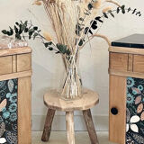 Solid airbrushed tripod stool