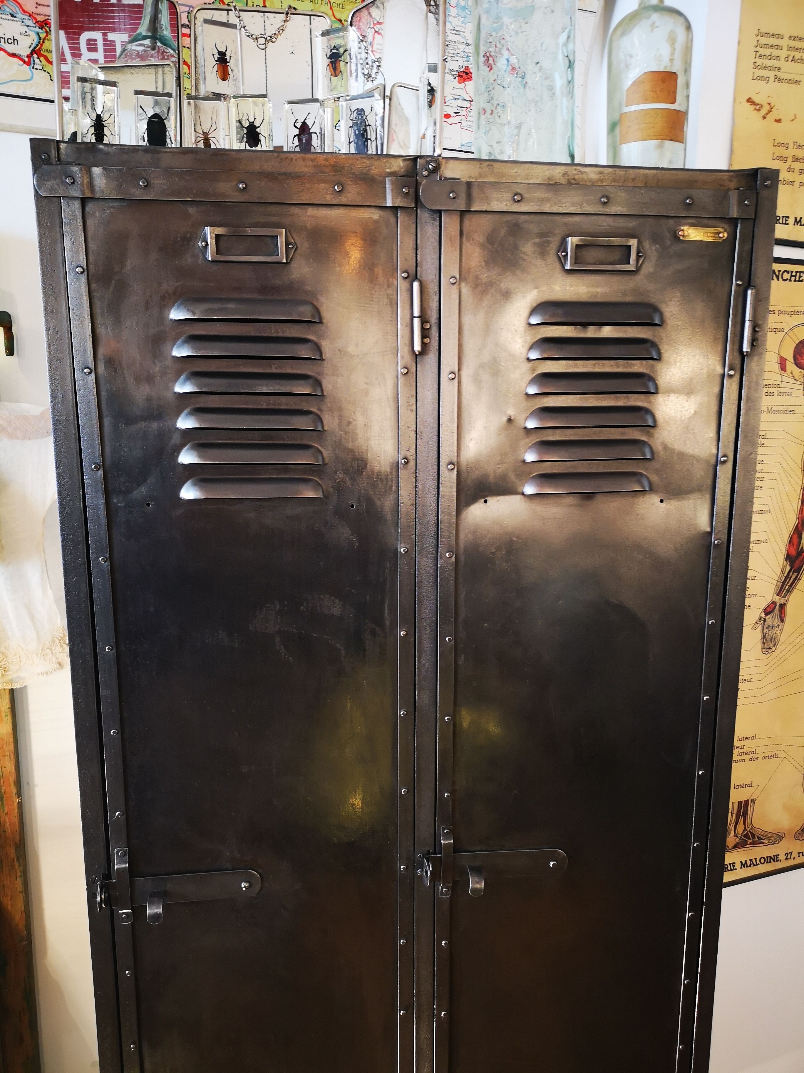 Industrial locker room, J. HOUDRY, 2 doors.