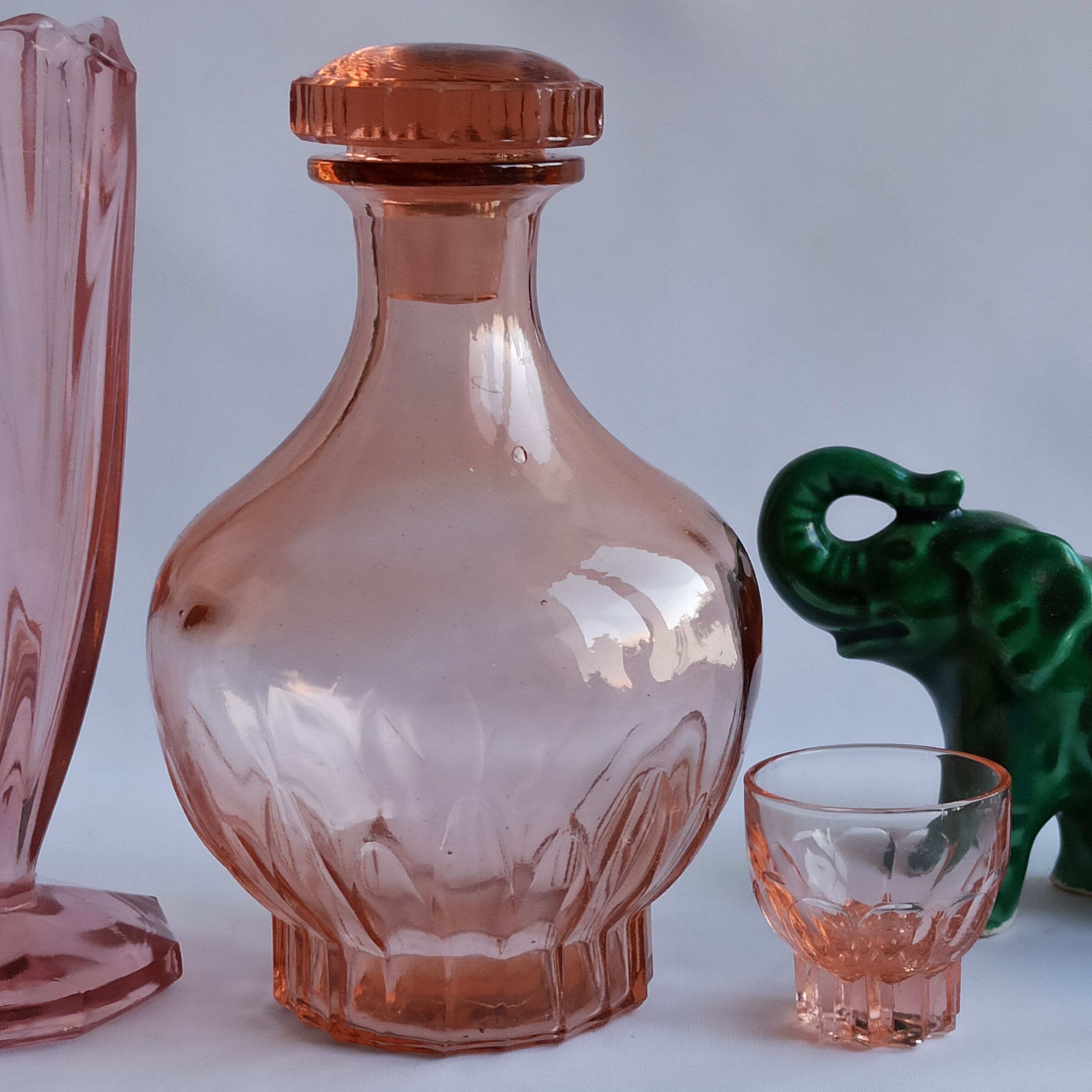 Carafe verre rose style art déco 14 cm