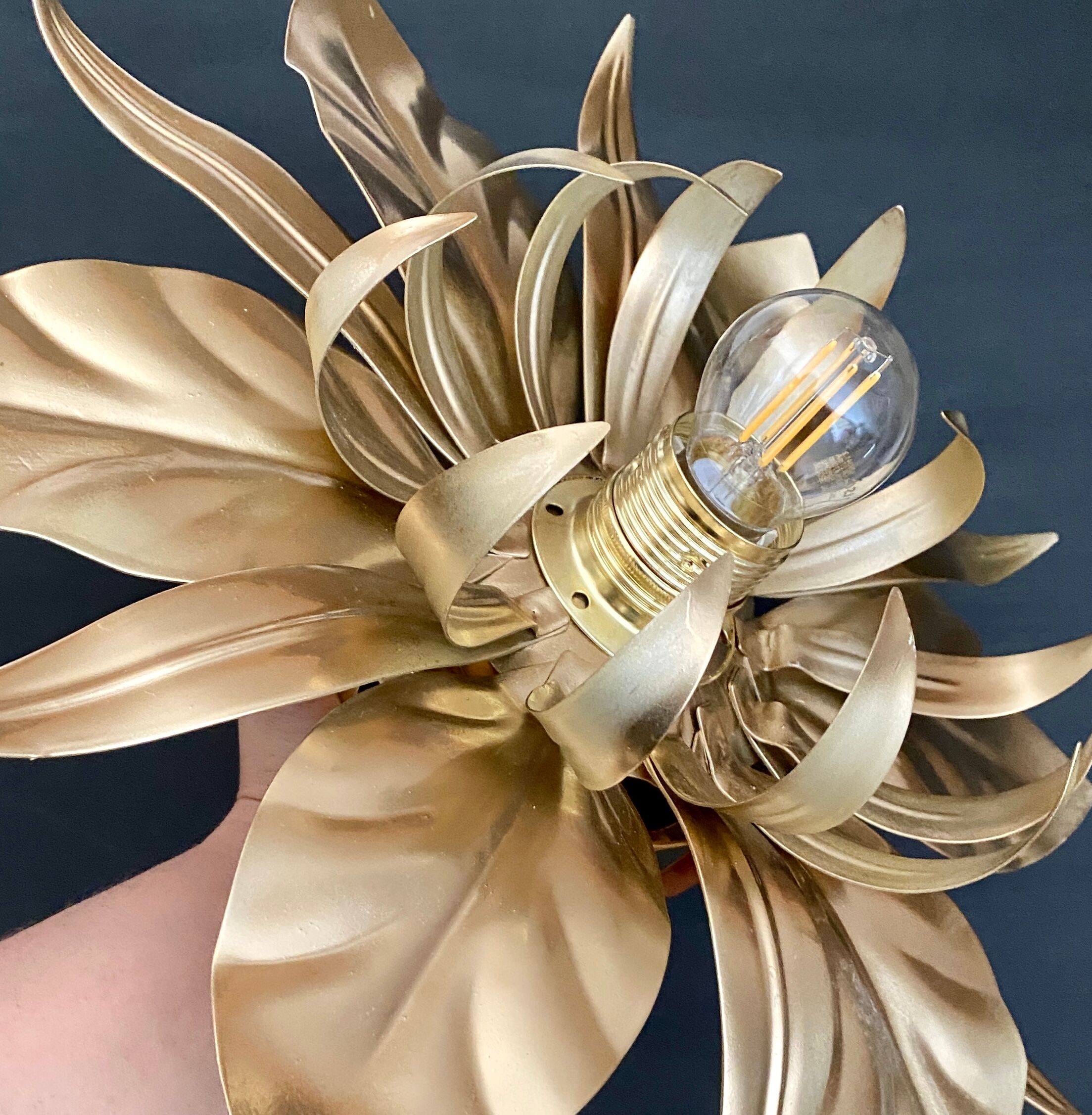 Vintage wall lamp golden leaves