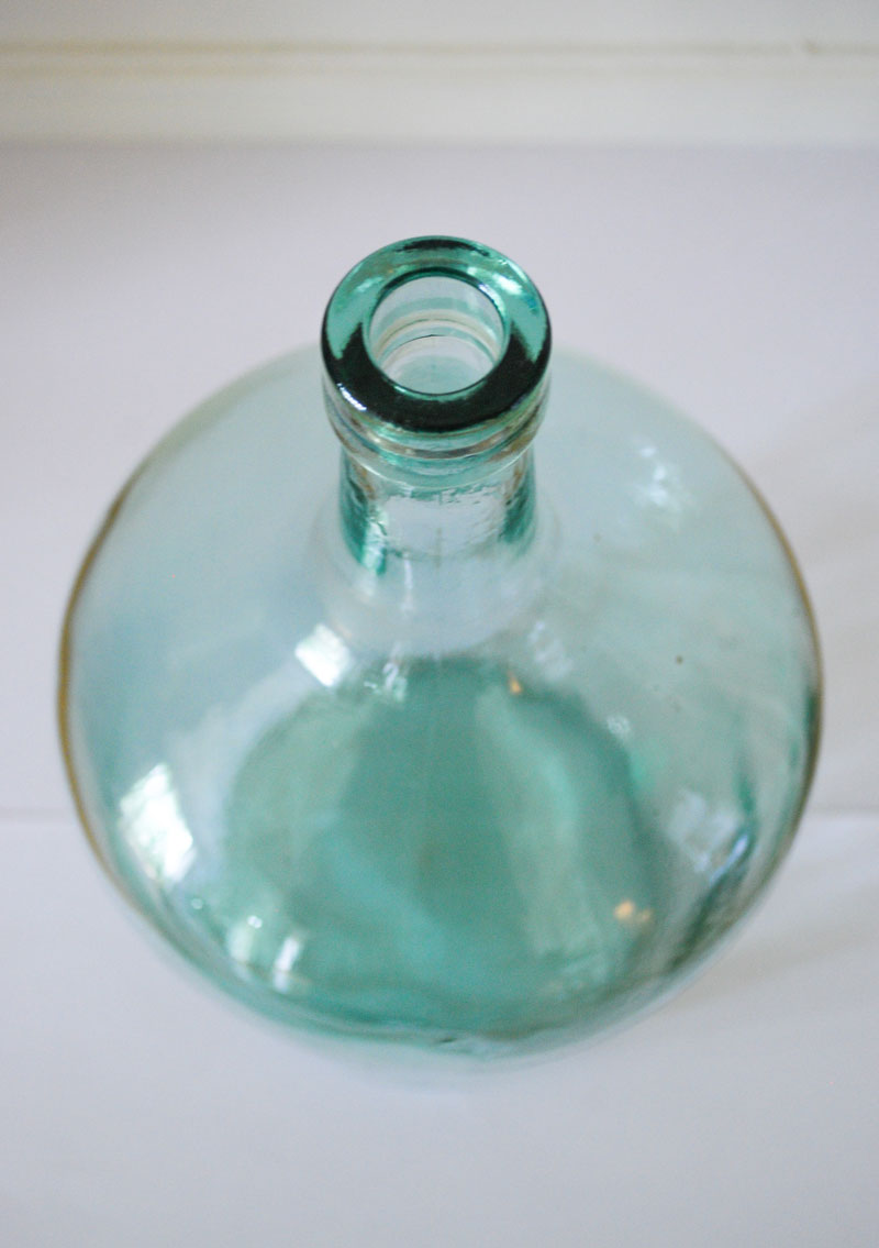 2L capacity demijohn