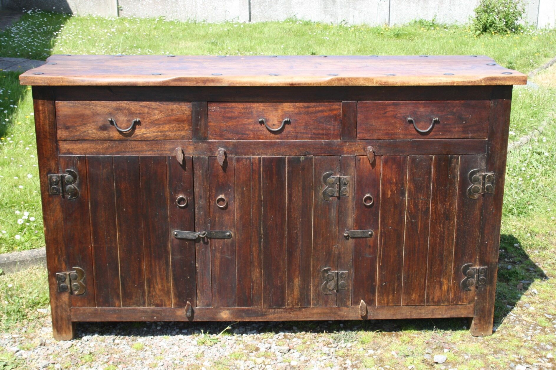 Buffet vintage en bois massif