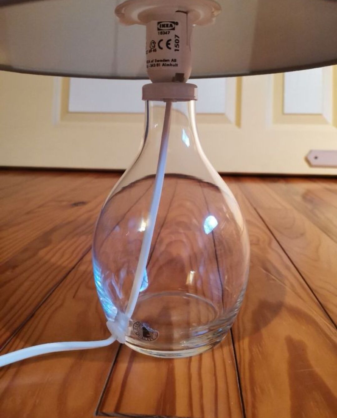 Glass foot-laying lamp