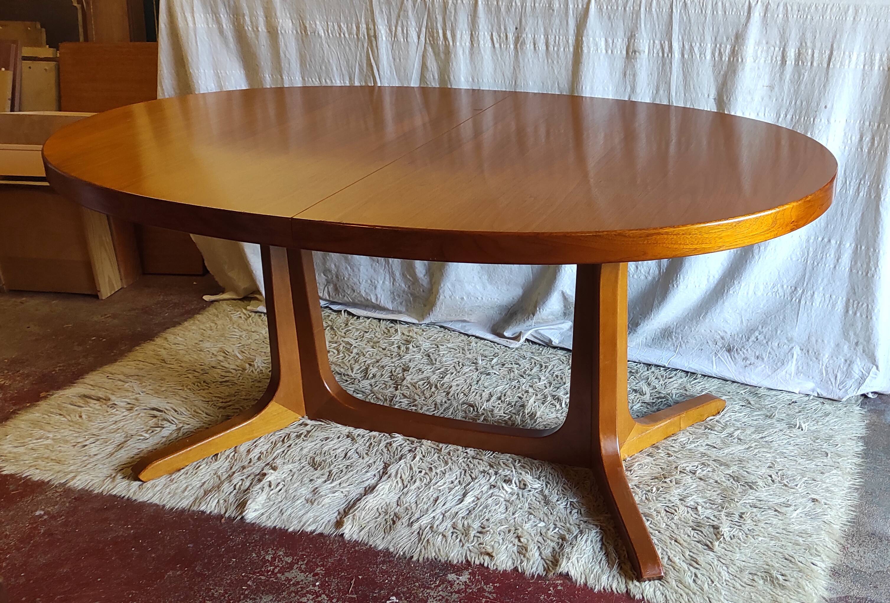 Table à manger ovale en teck - années 60/70
