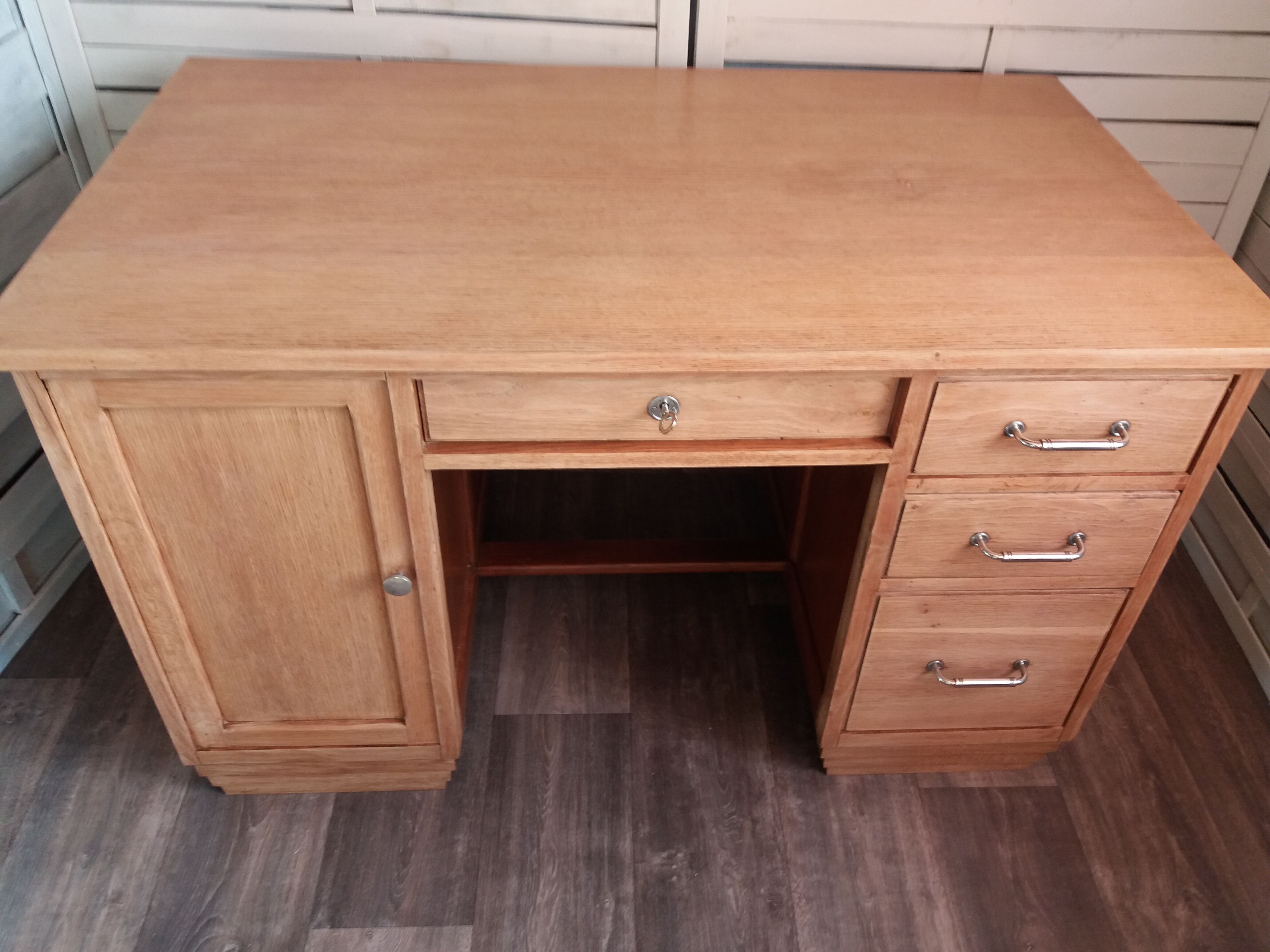 Bureau de métier des années 50