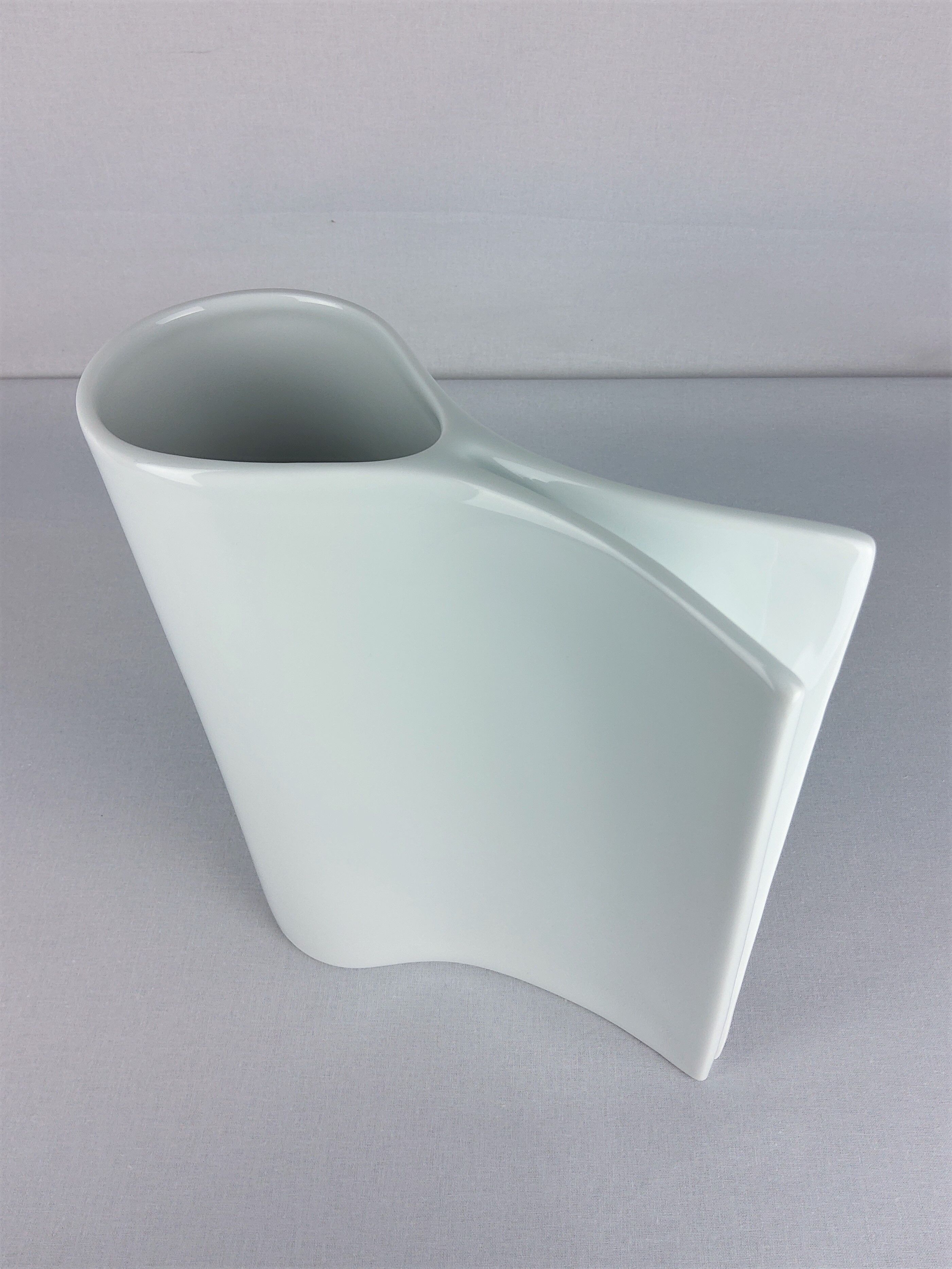 White vase Sarian porcelain Limoges Ramdam