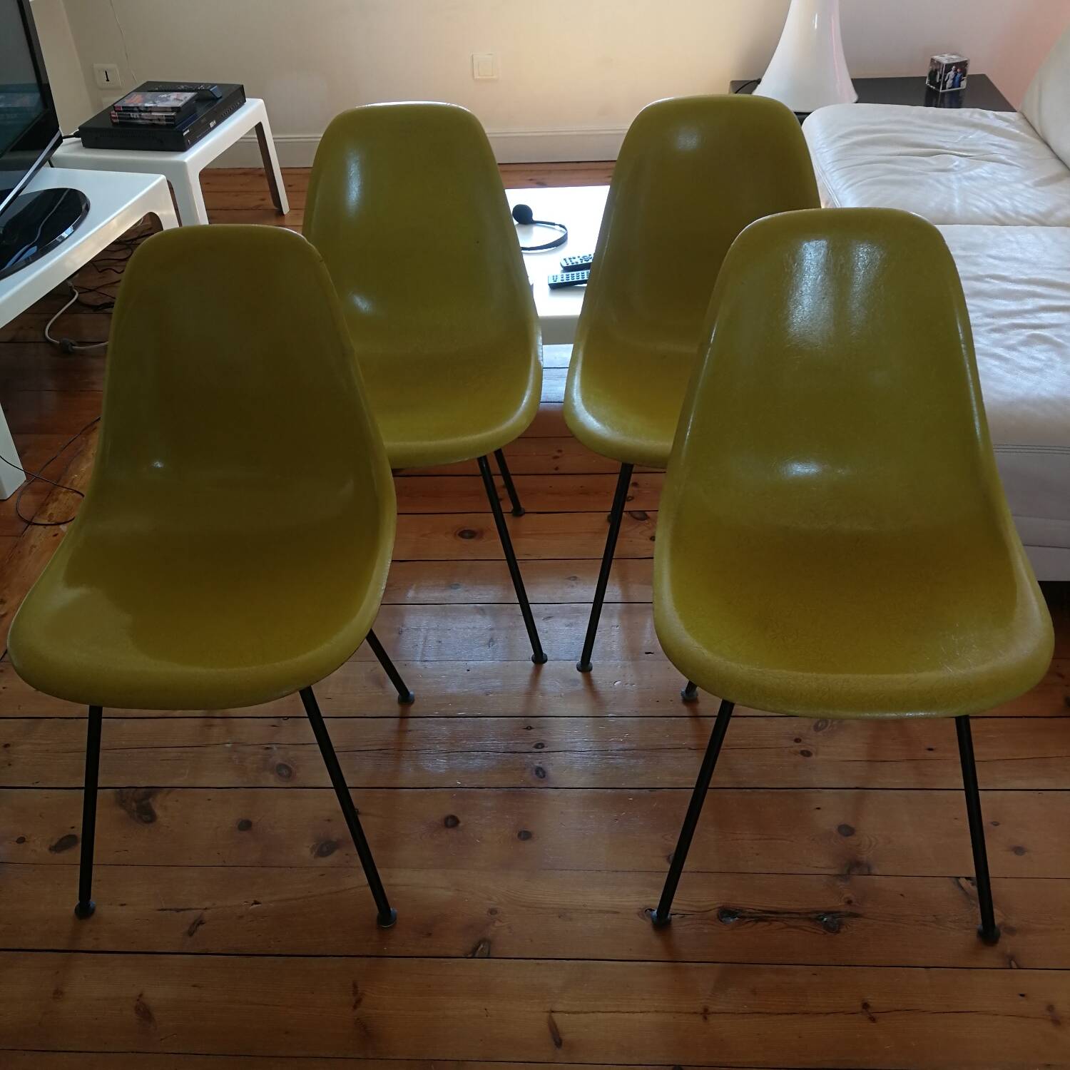 Set of 4 DSX chairs Herman Miller edition design Charles Eames fiberglass
