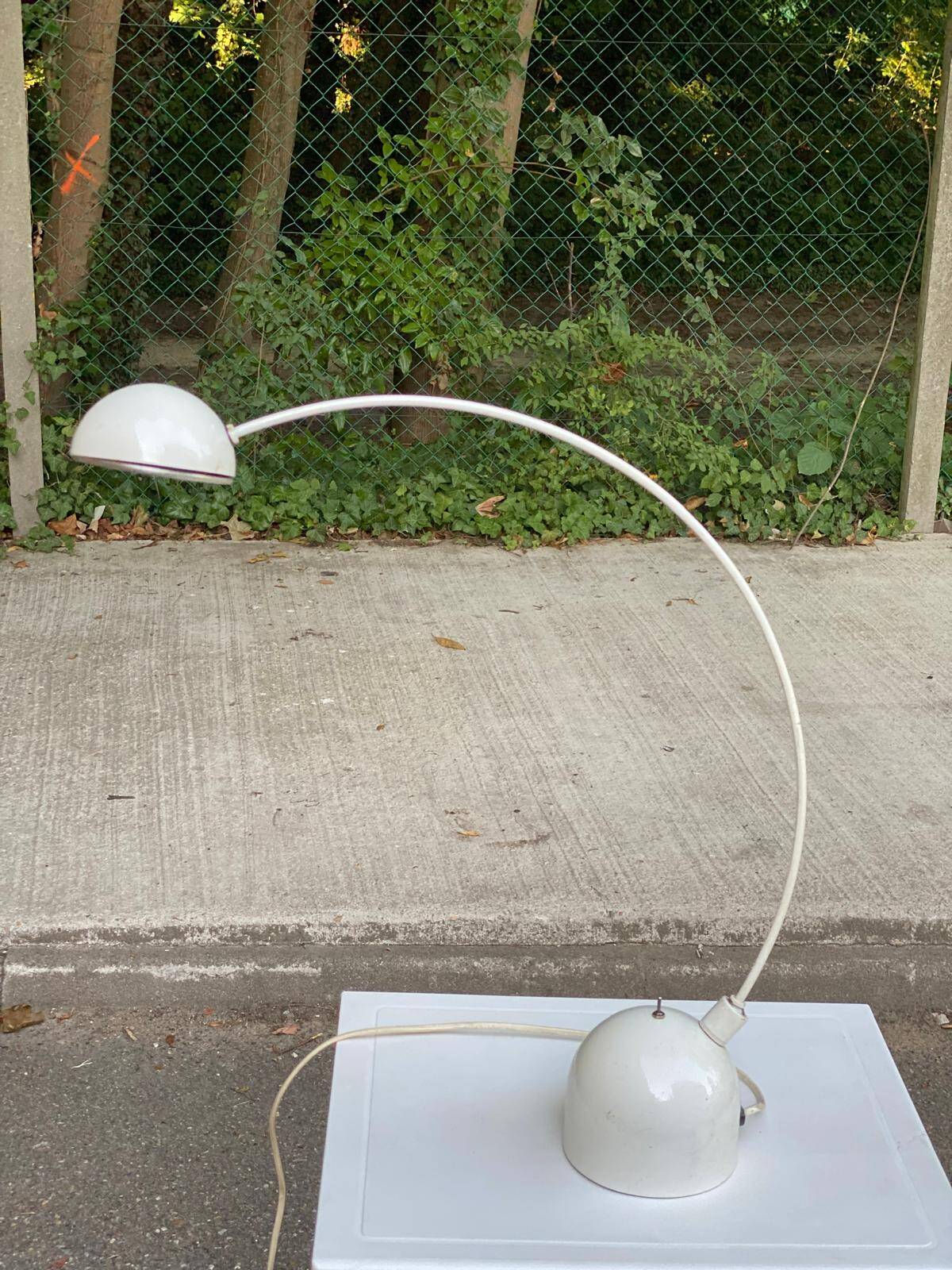 Modernist white curved desk lamp 1980