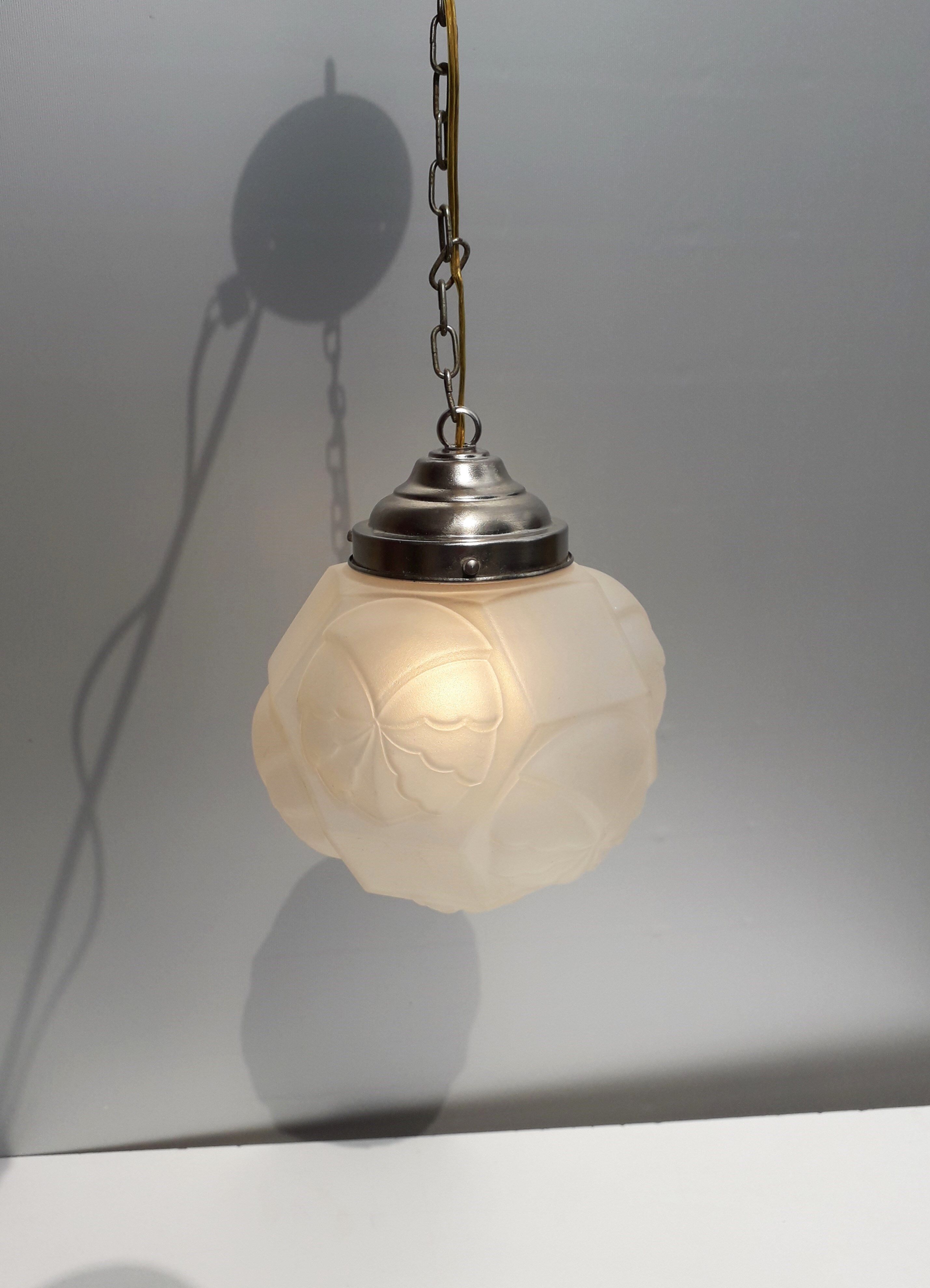 Suspension art déco globe verre moulé pressé 1930