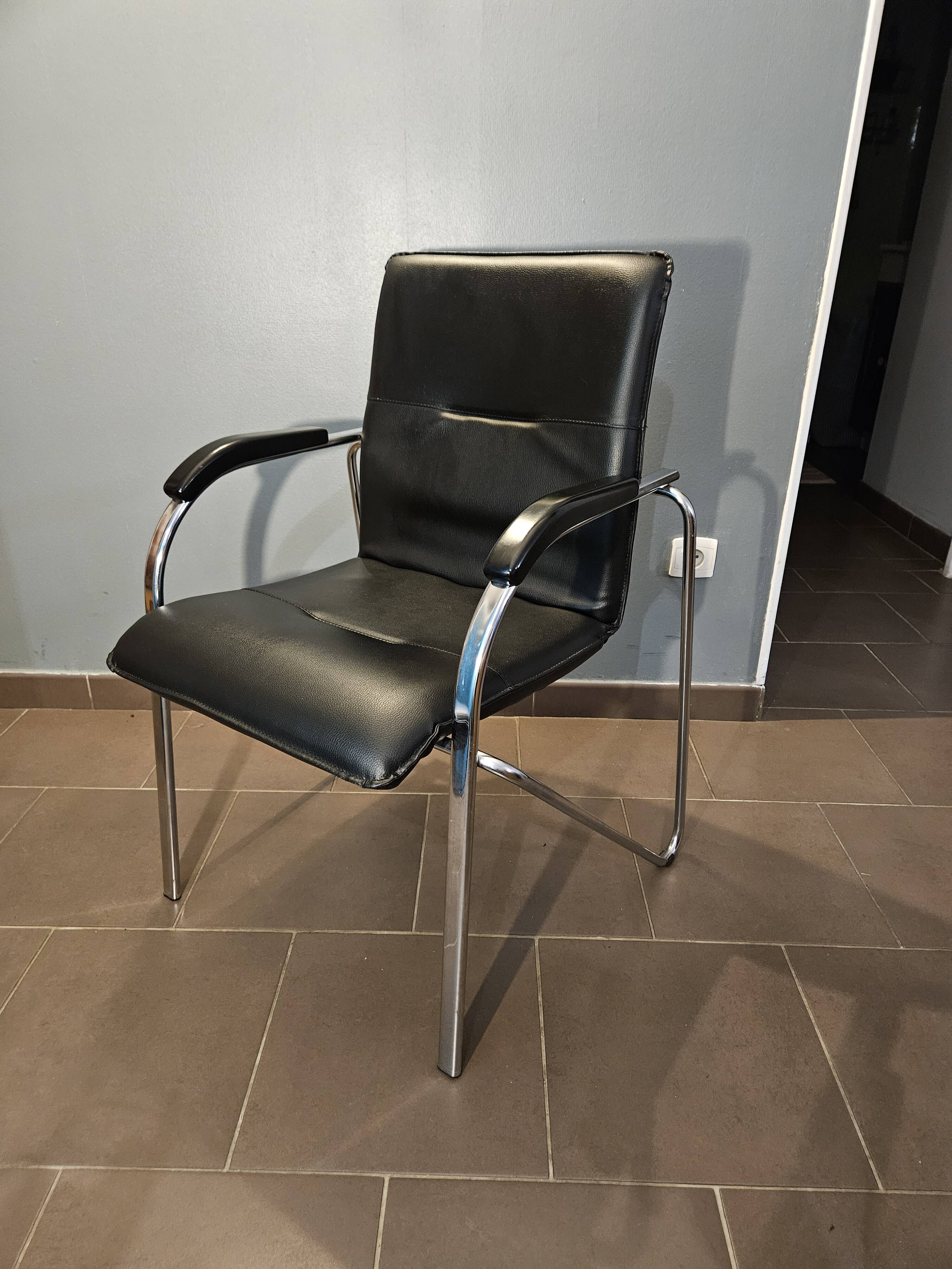80s office chair with armrests