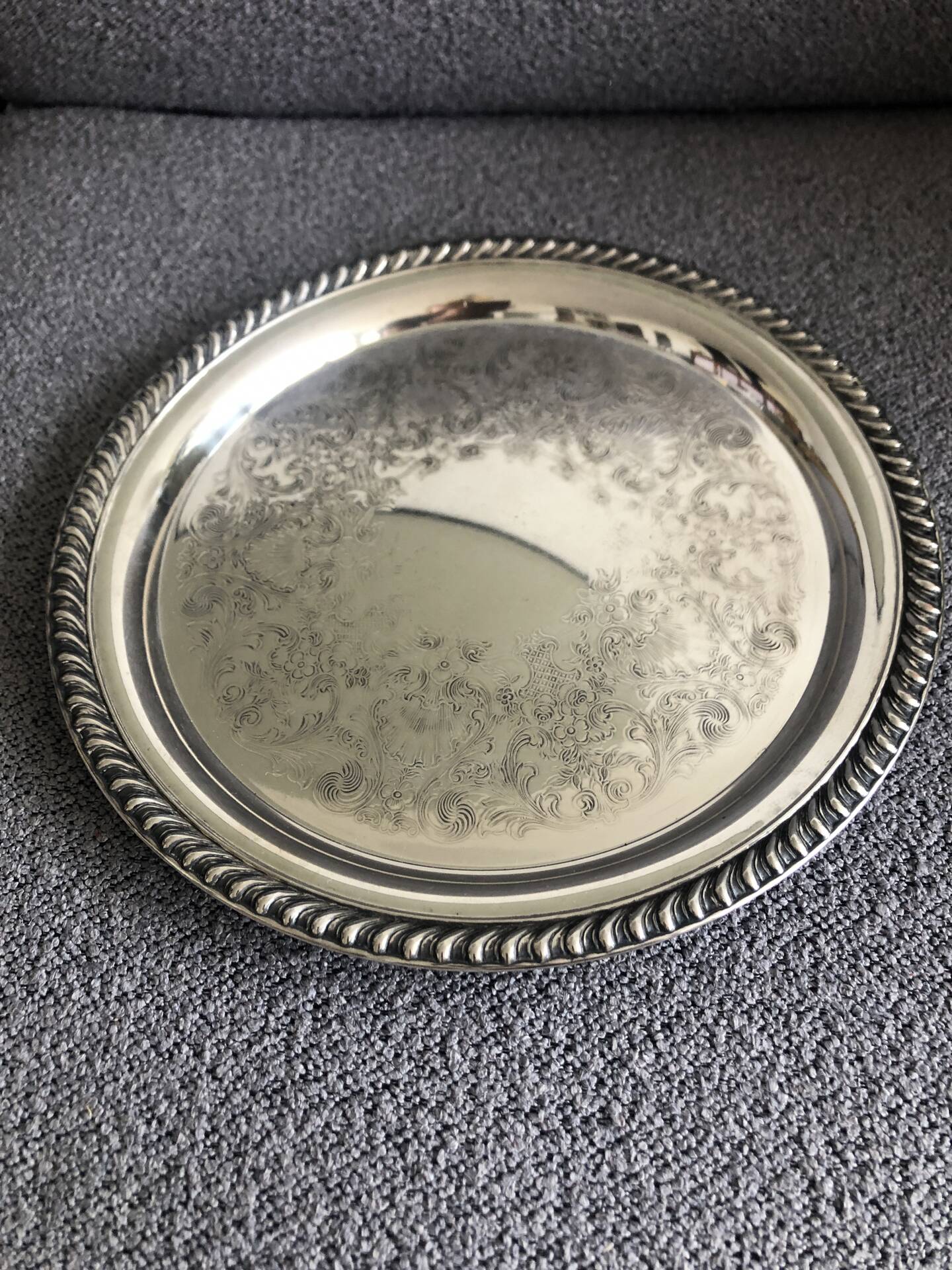 Plateau en argent WM. Rogers diamètre 26 cm comme neuf